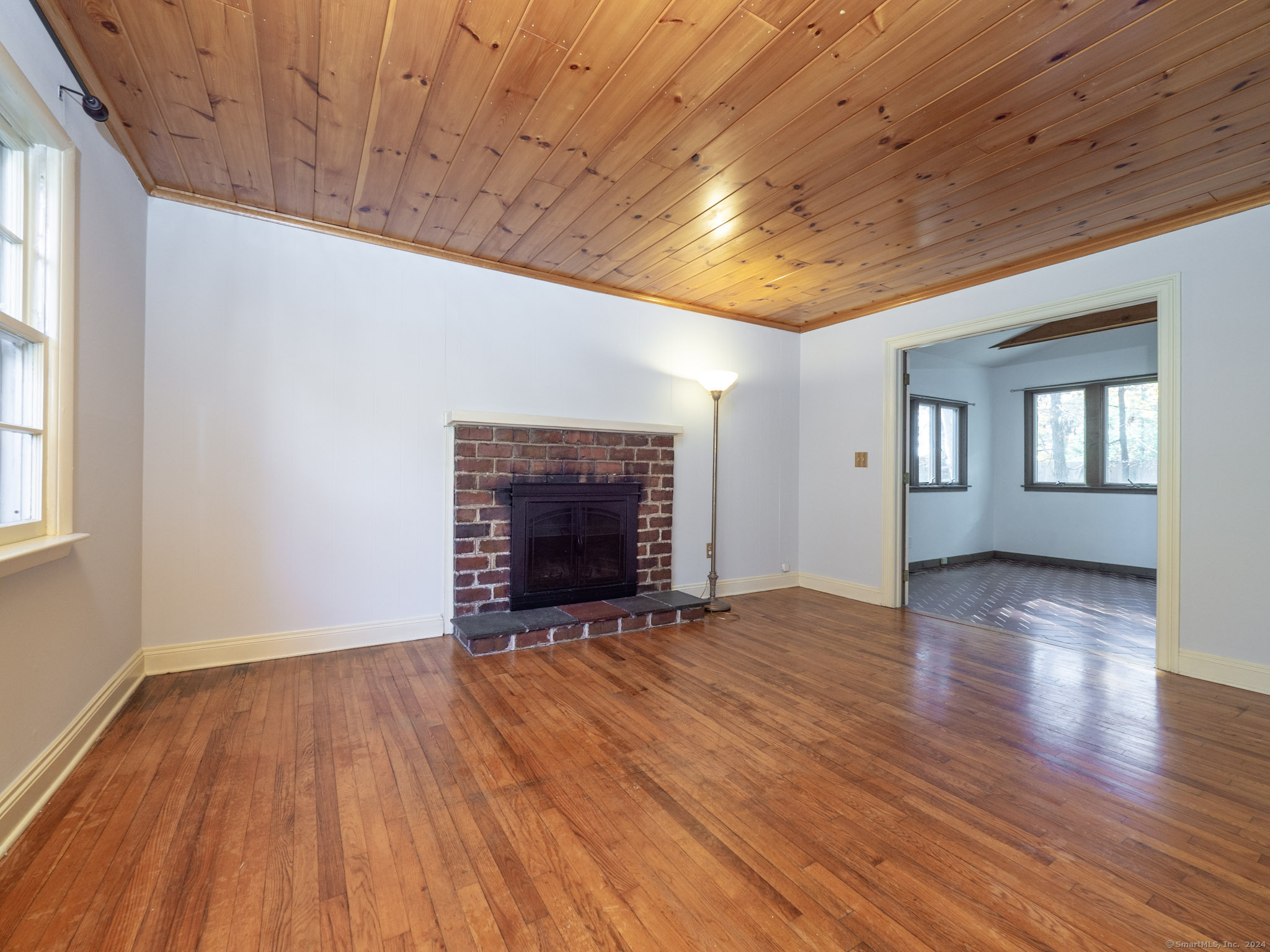 27 Woodland Way