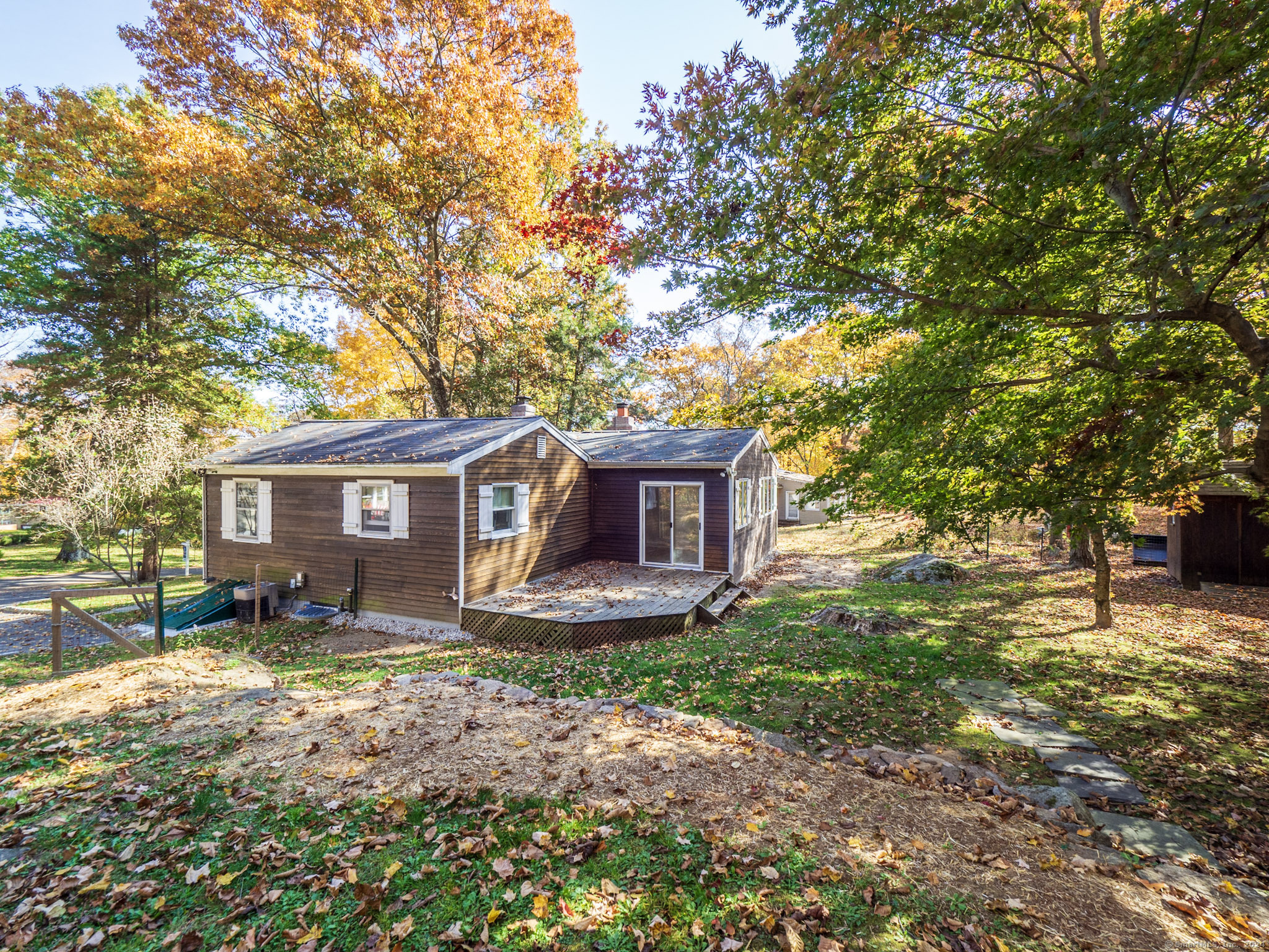 27 Woodland Way