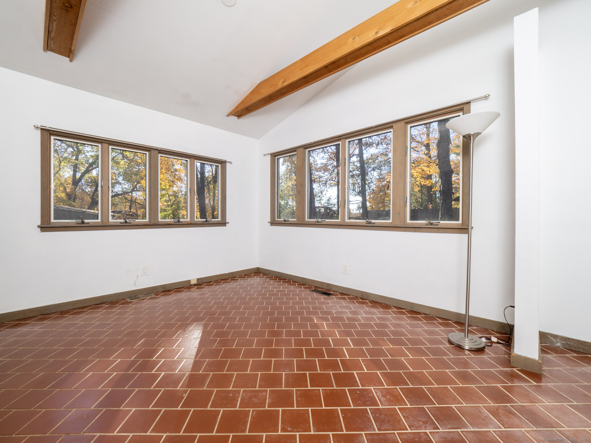 27 Woodland Way