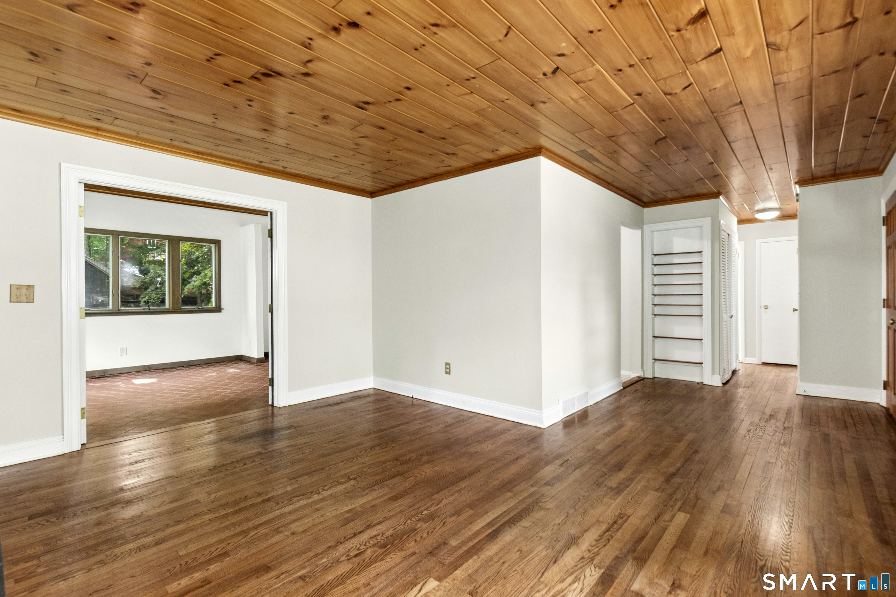 27 Woodland Way