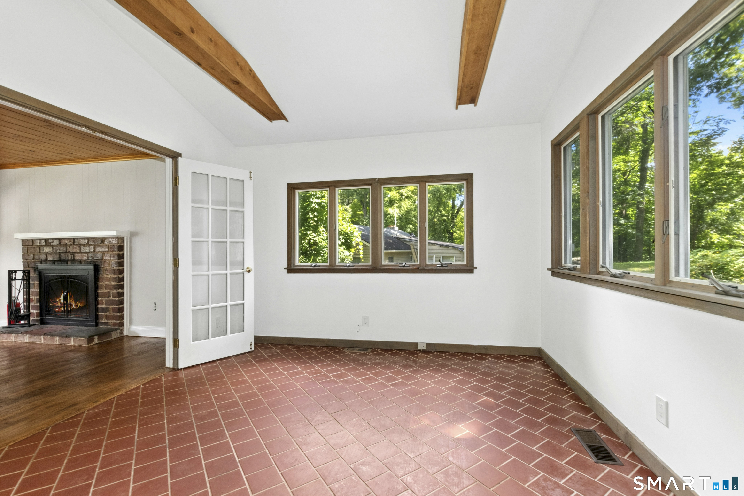 27 Woodland Way