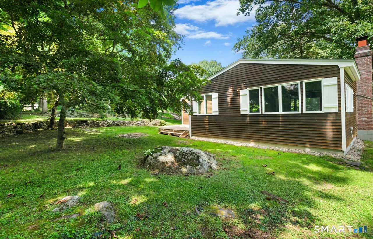 27 Woodland Way