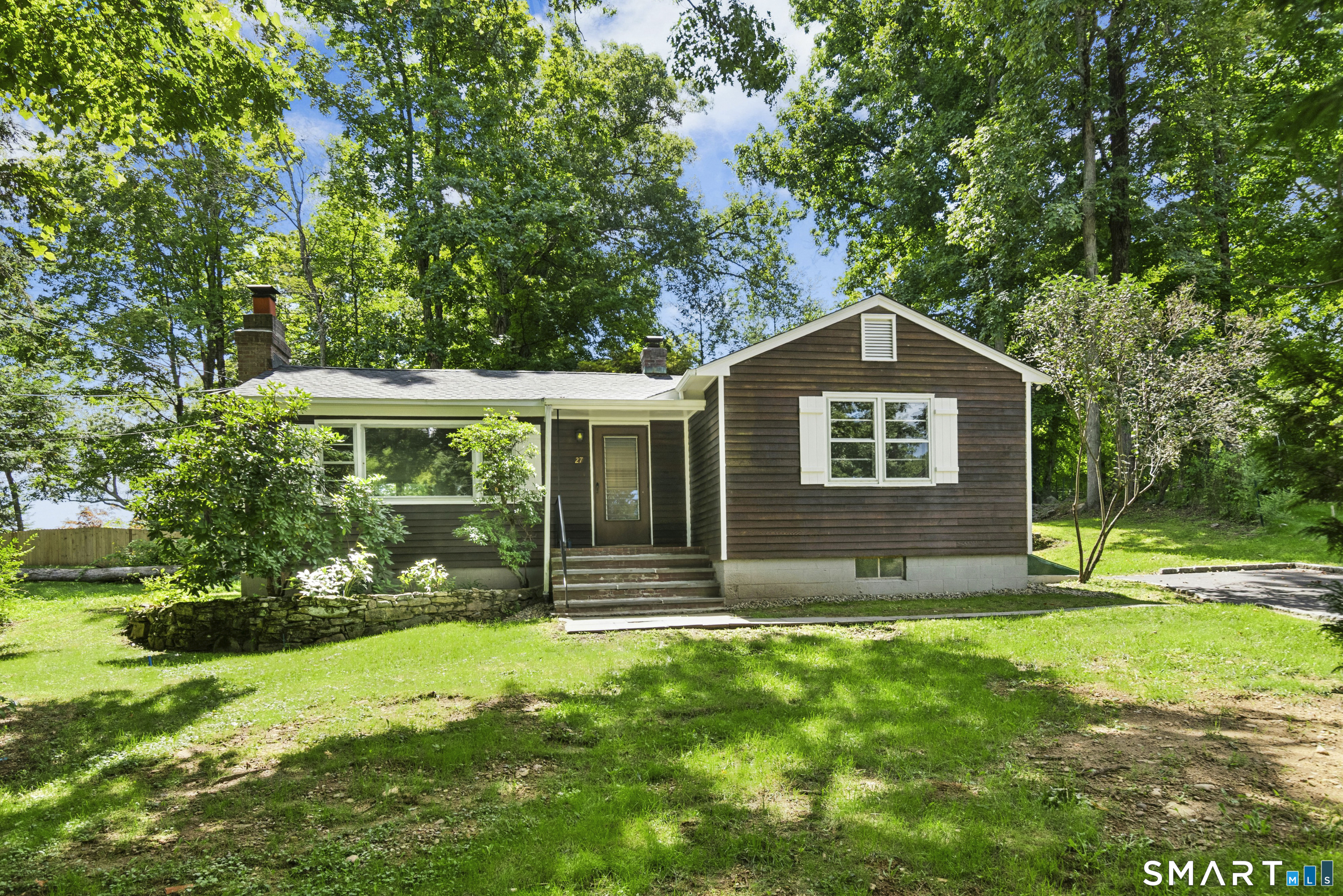 27 Woodland Way