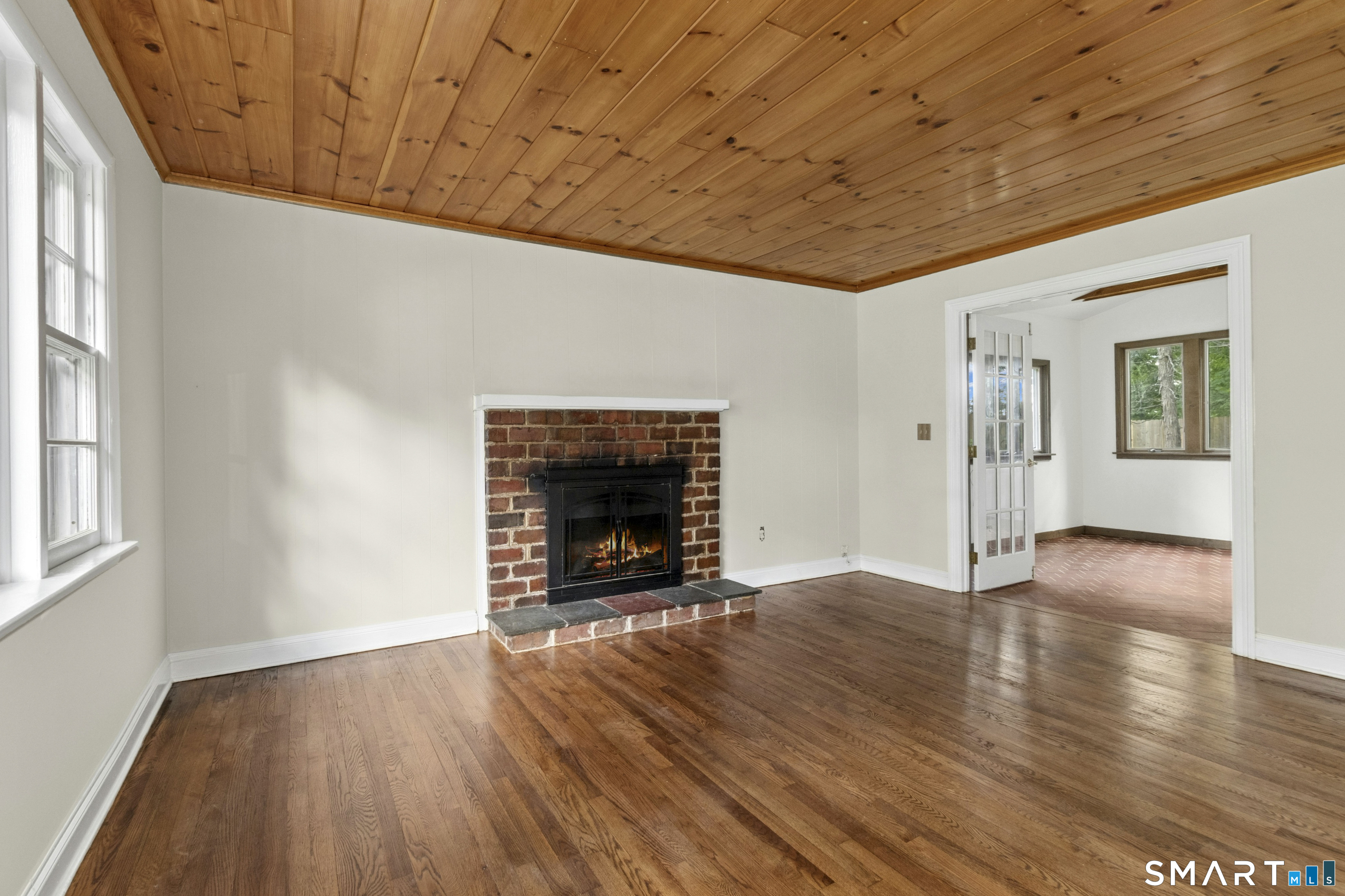 27 Woodland Way