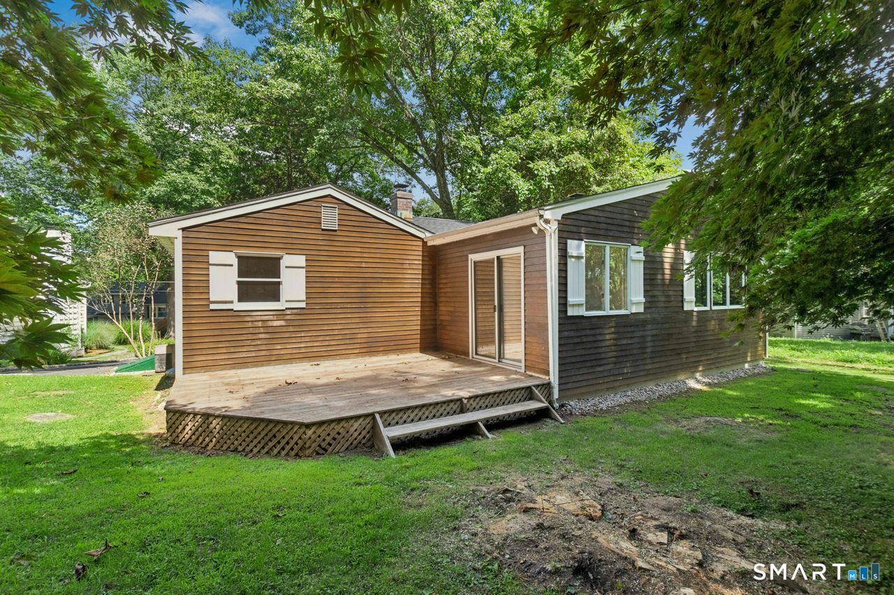 27 Woodland Way
