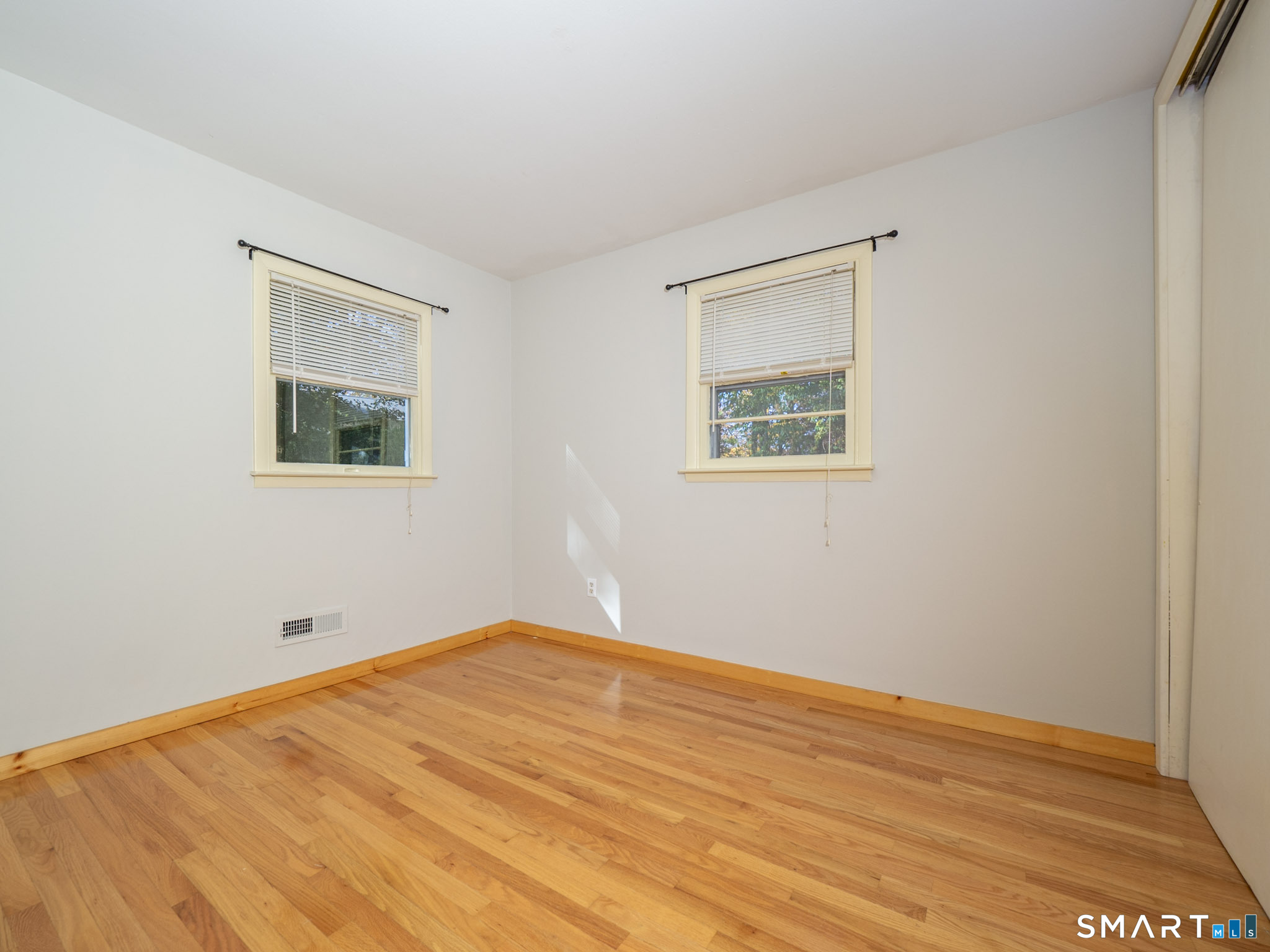 27 Woodland Way