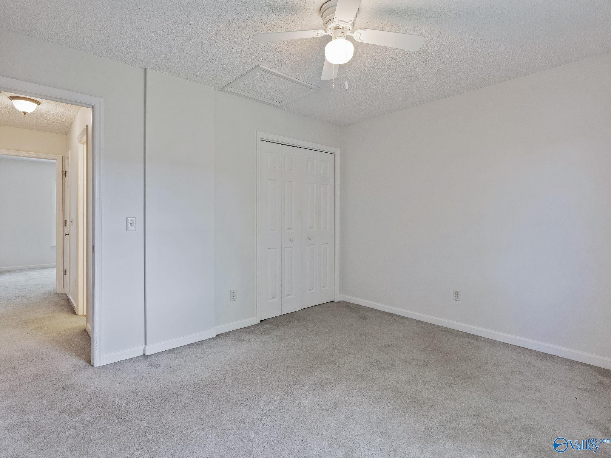 102 Hollington Drive NE