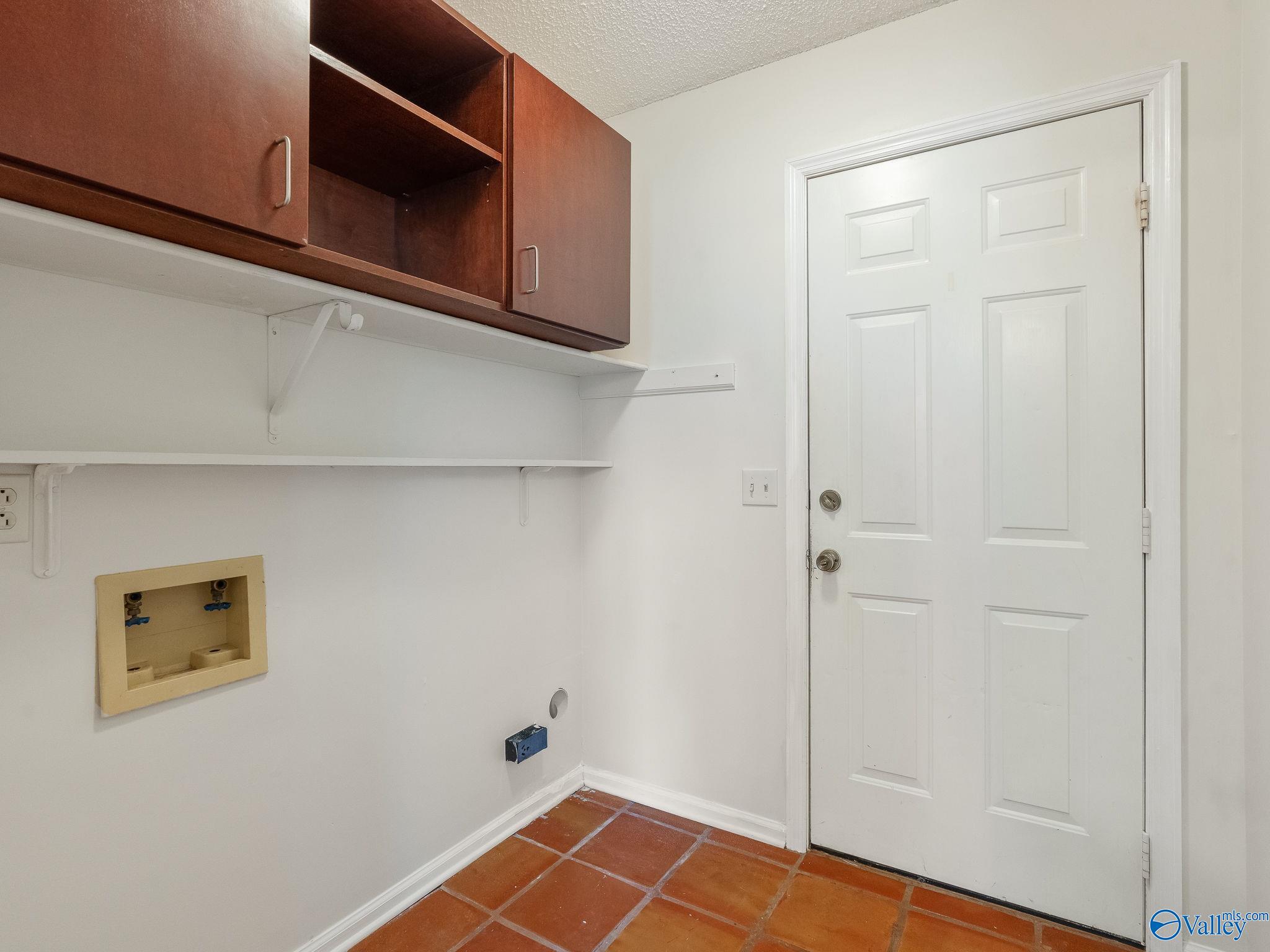 102 Hollington Drive NE