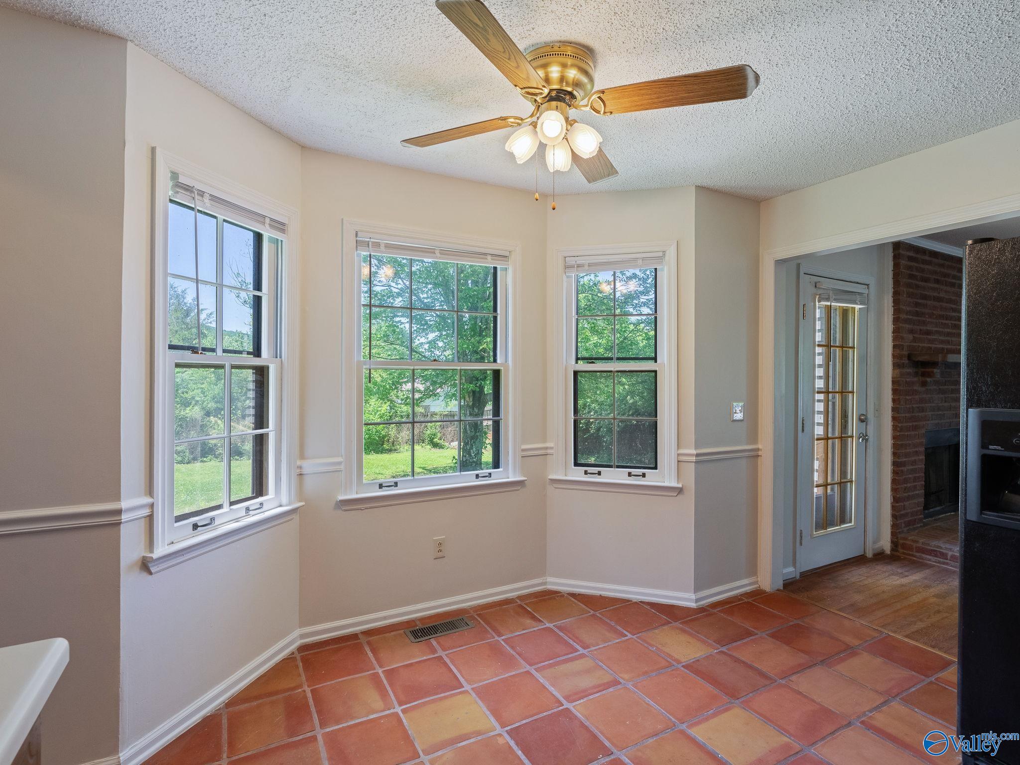 102 Hollington Drive NE