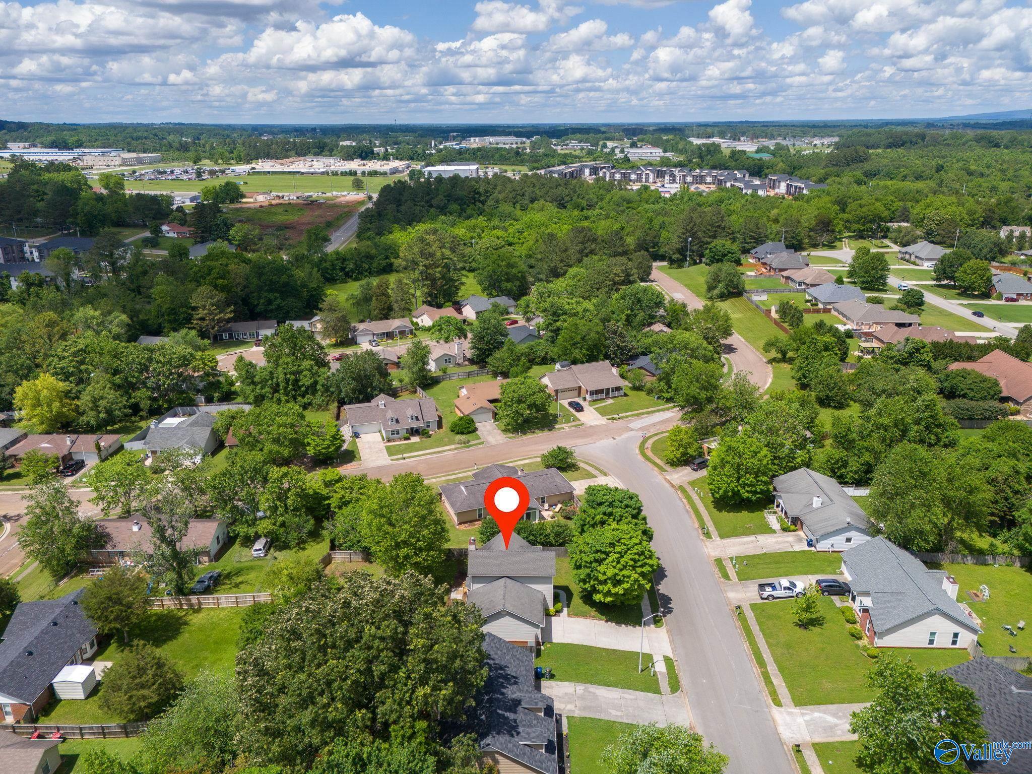 102 Hollington Drive NE