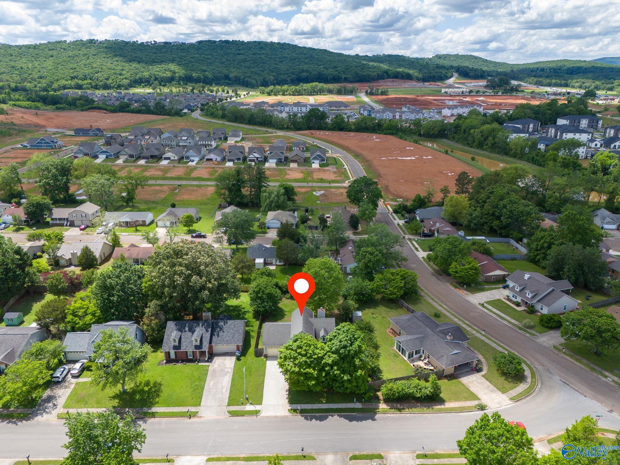 102 Hollington Drive NE