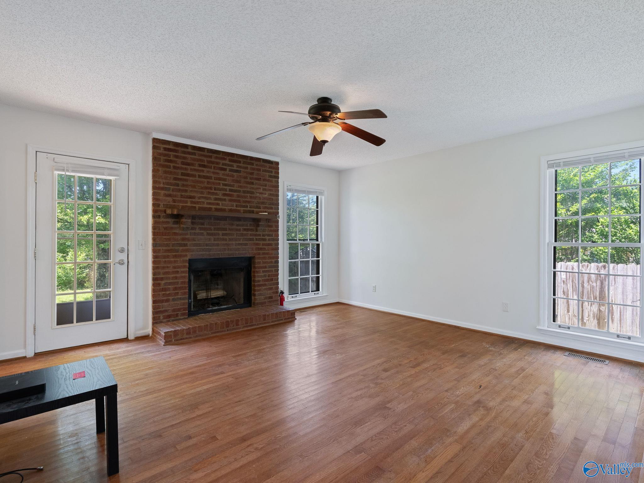 102 Hollington Drive NE