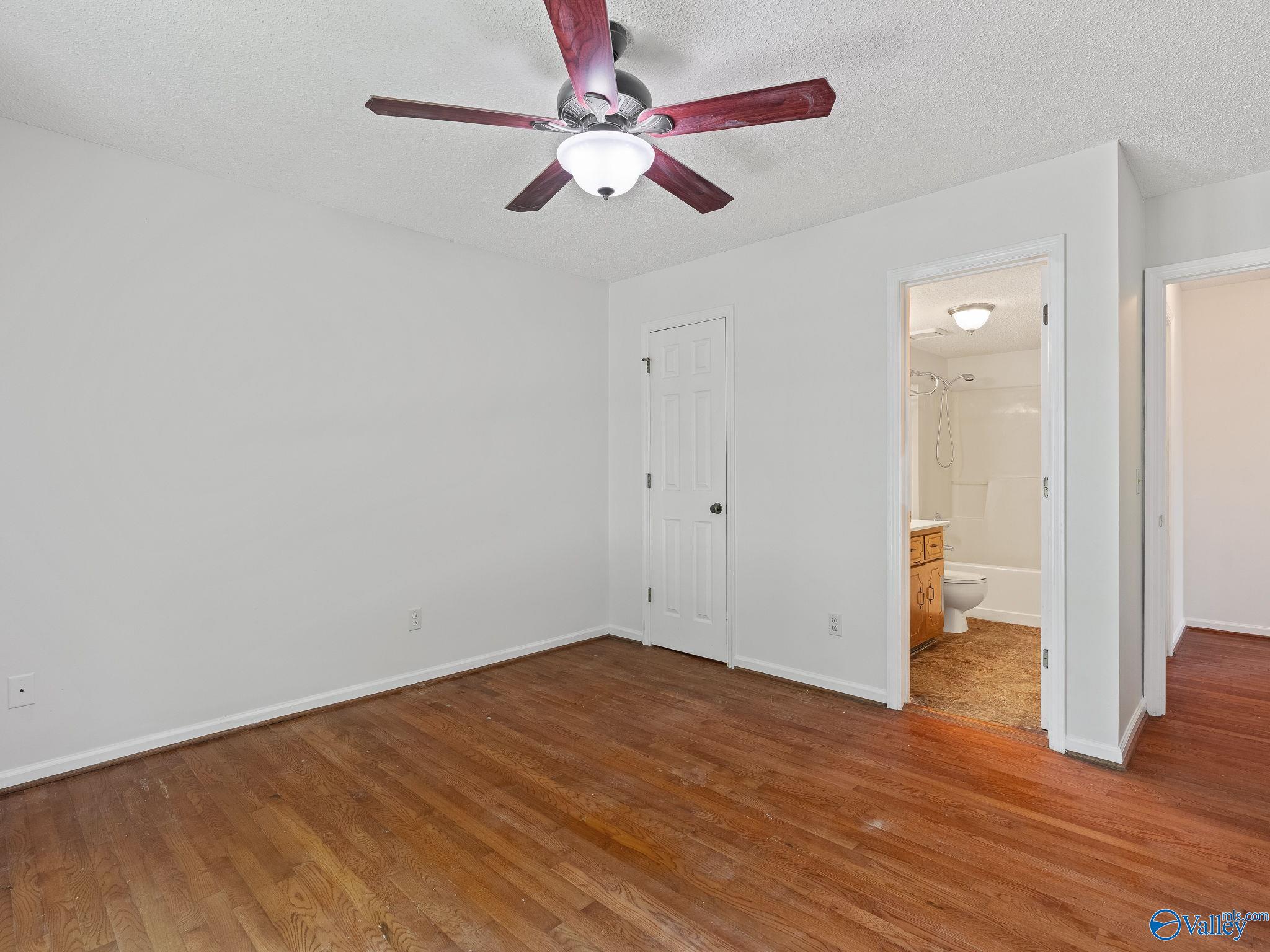 102 Hollington Drive NE