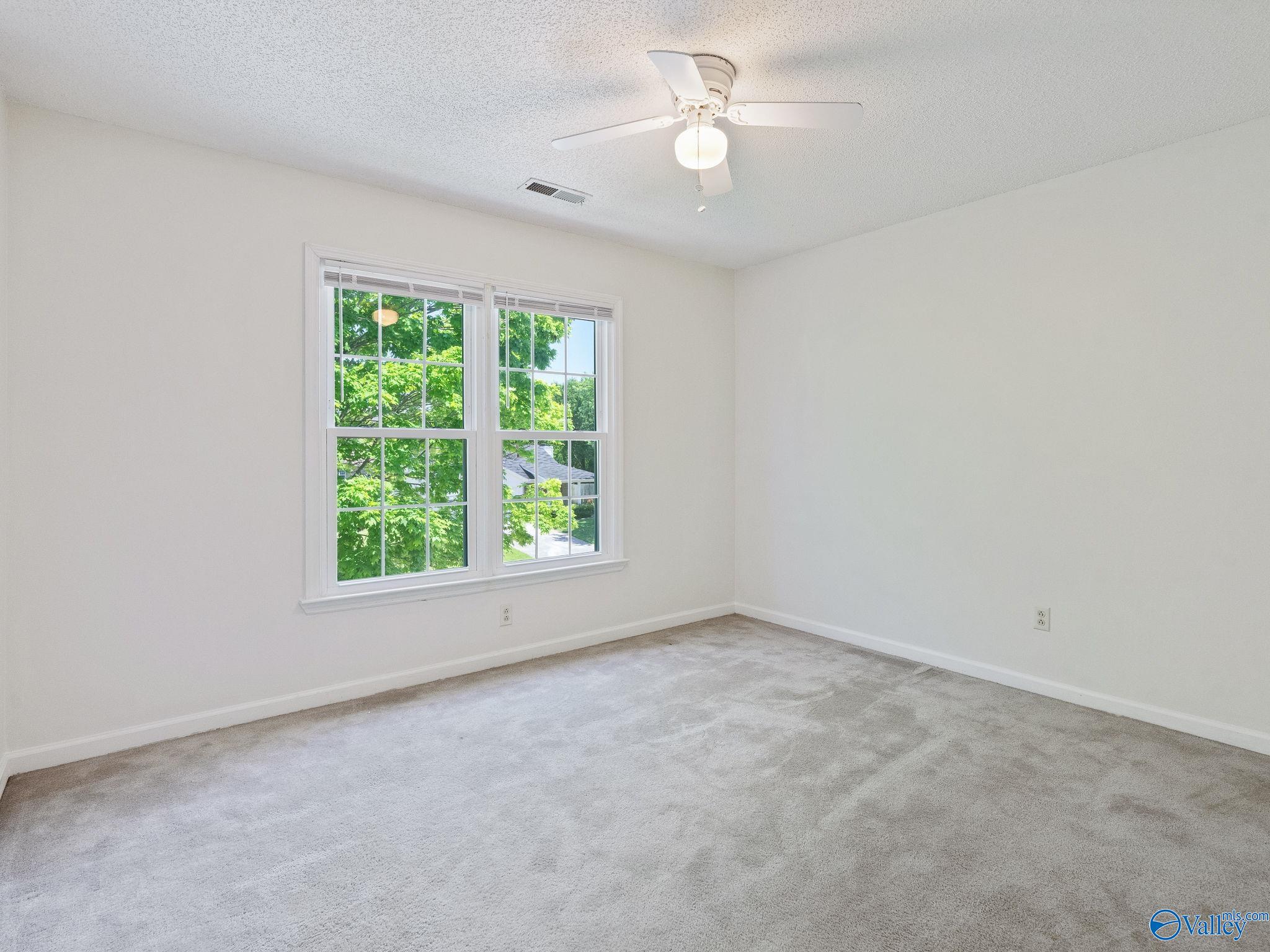 102 Hollington Drive NE