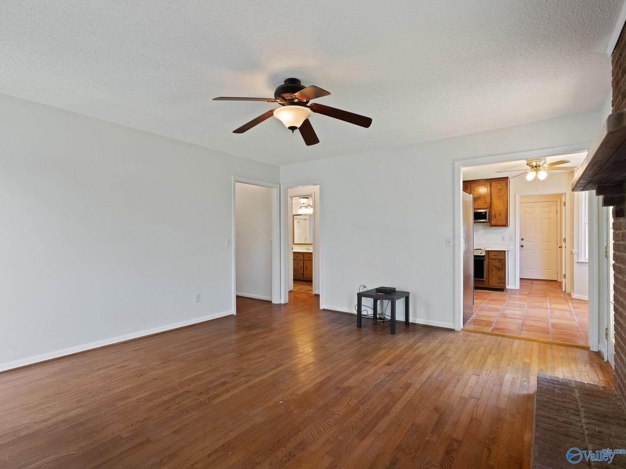 102 Hollington Drive NE