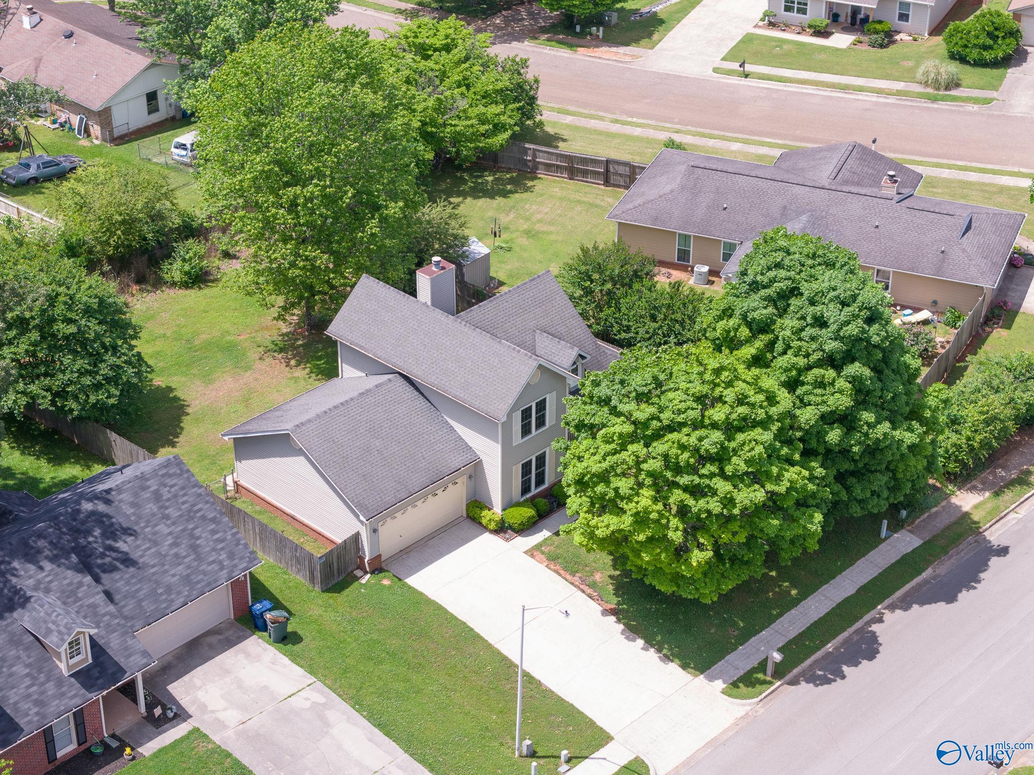 102 Hollington Drive NE