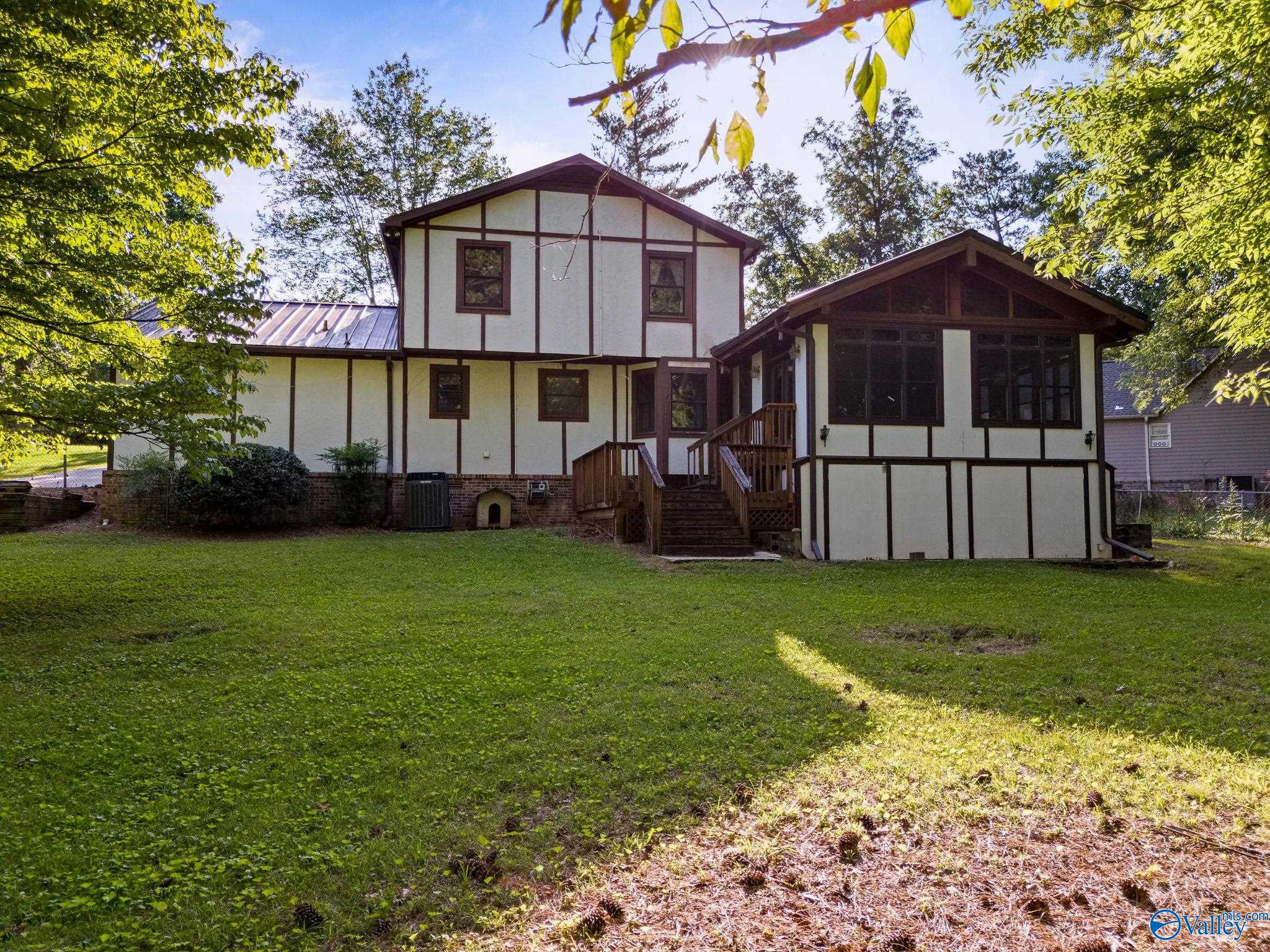 109 Benson Blvd
