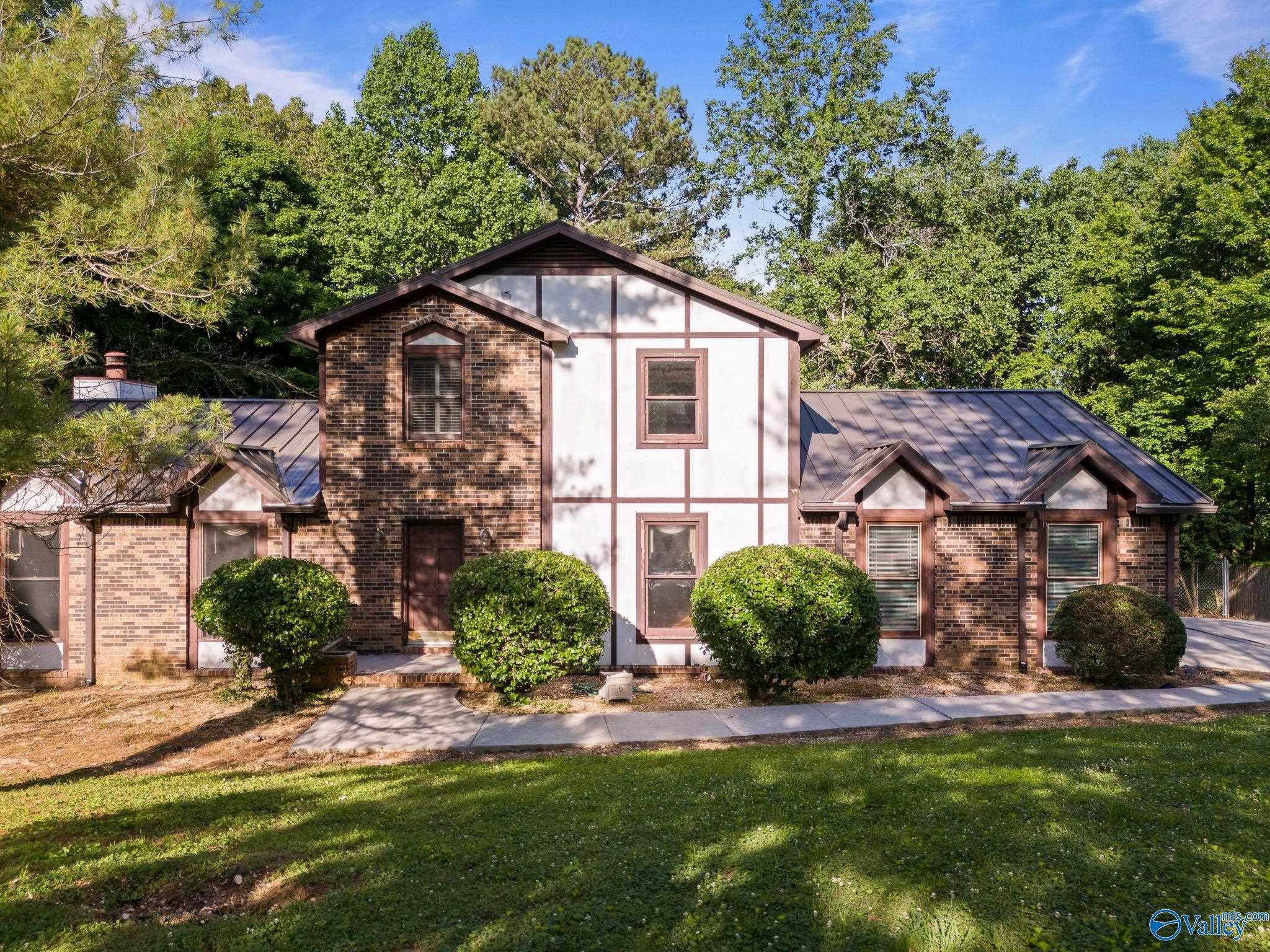 109 Benson Blvd