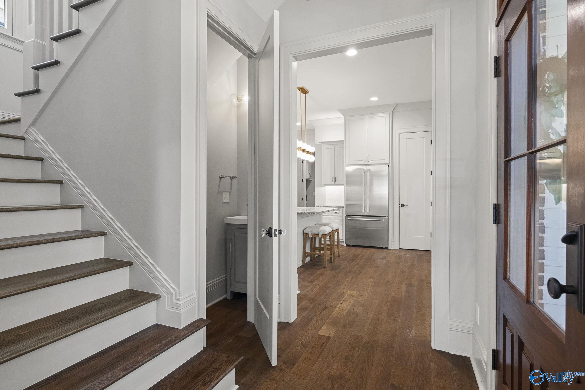 27 Lendon Main Street