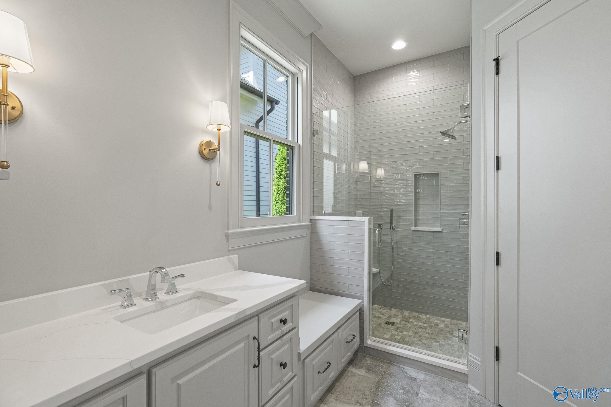 27 Lendon Main Street