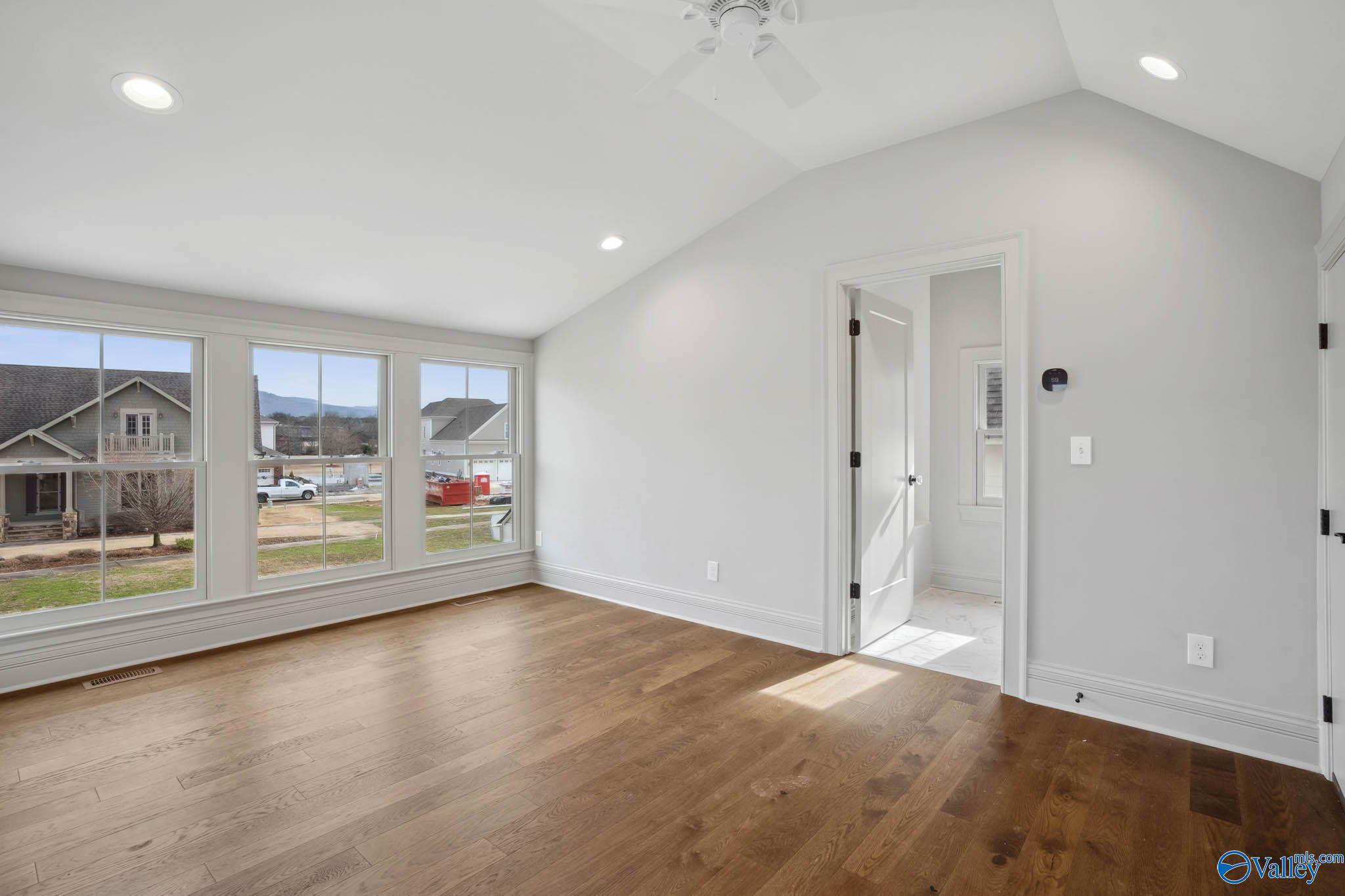 27 Lendon Main Street