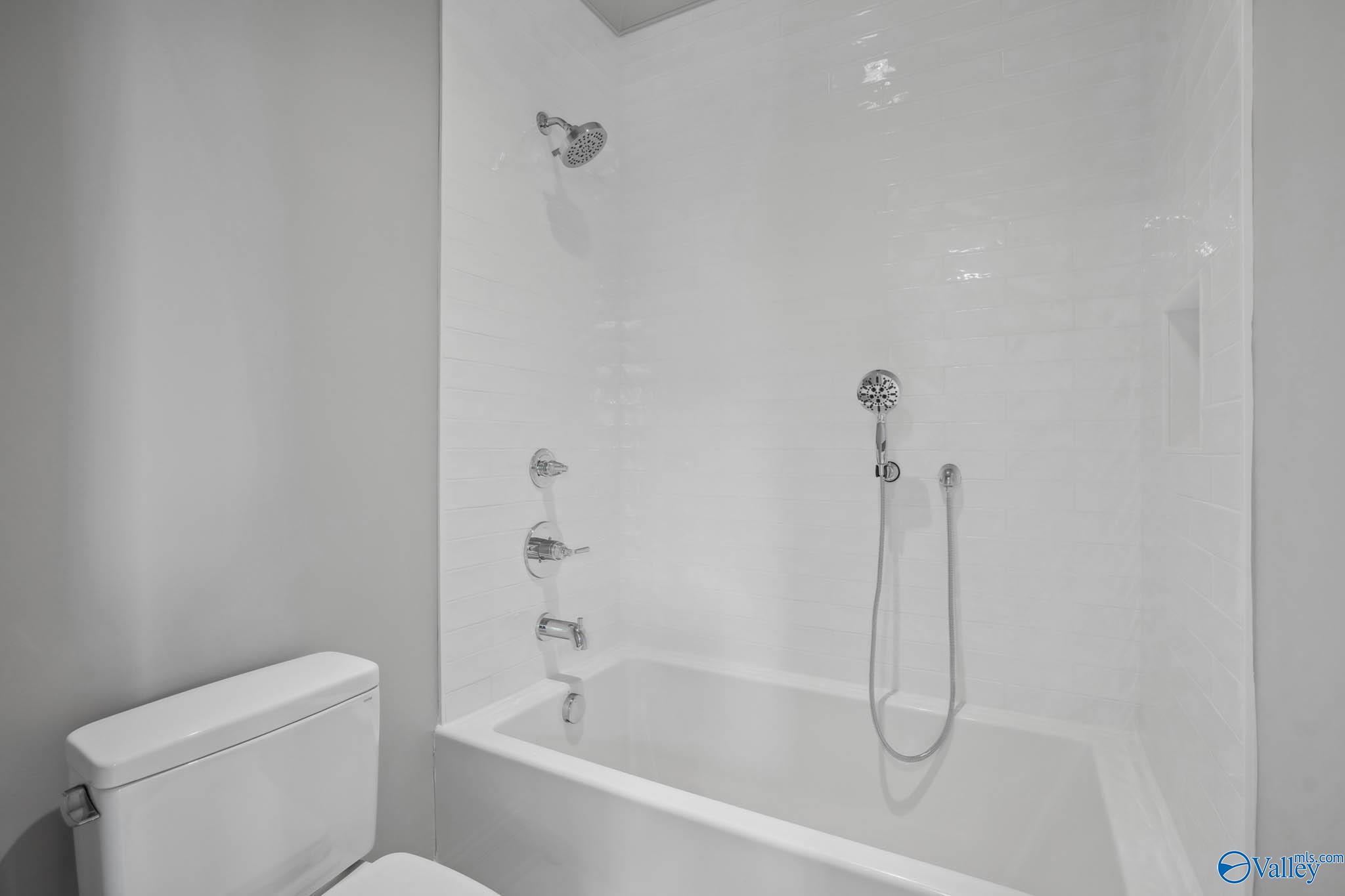 27 Lendon Main Street