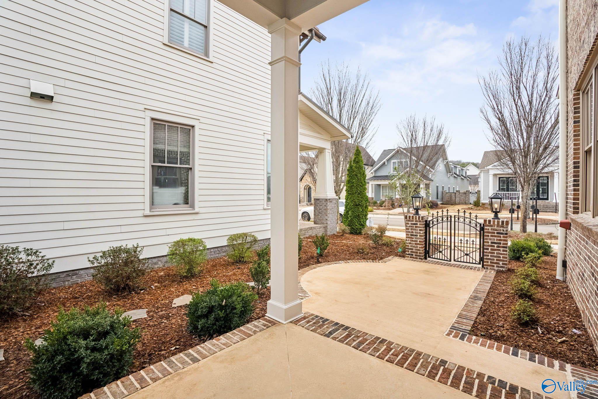 27 Lendon Main Street