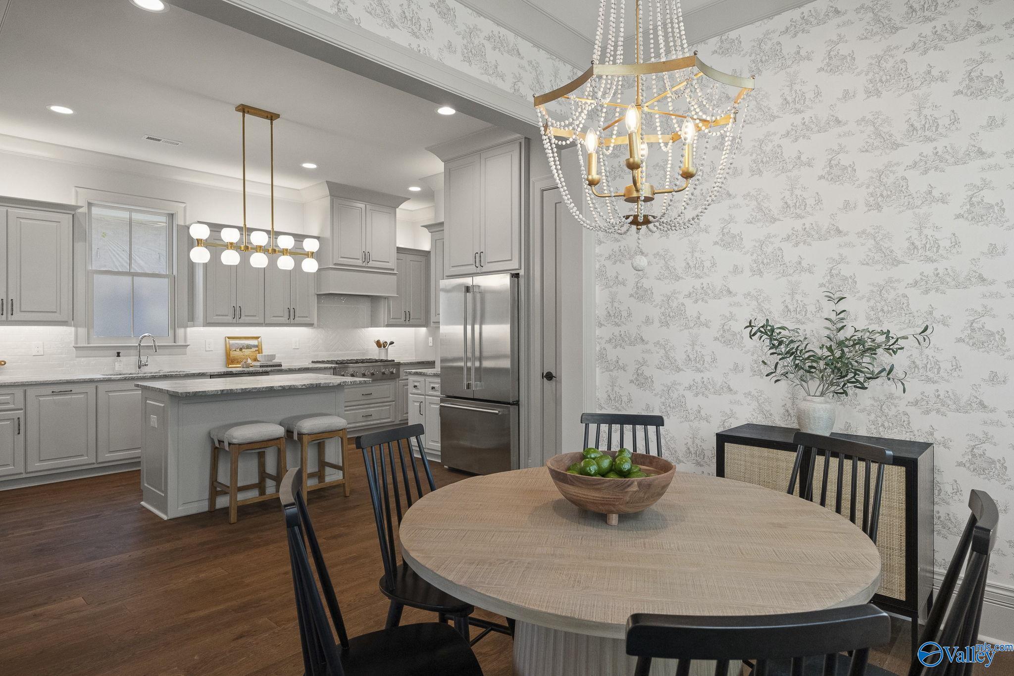 27 Lendon Main Street