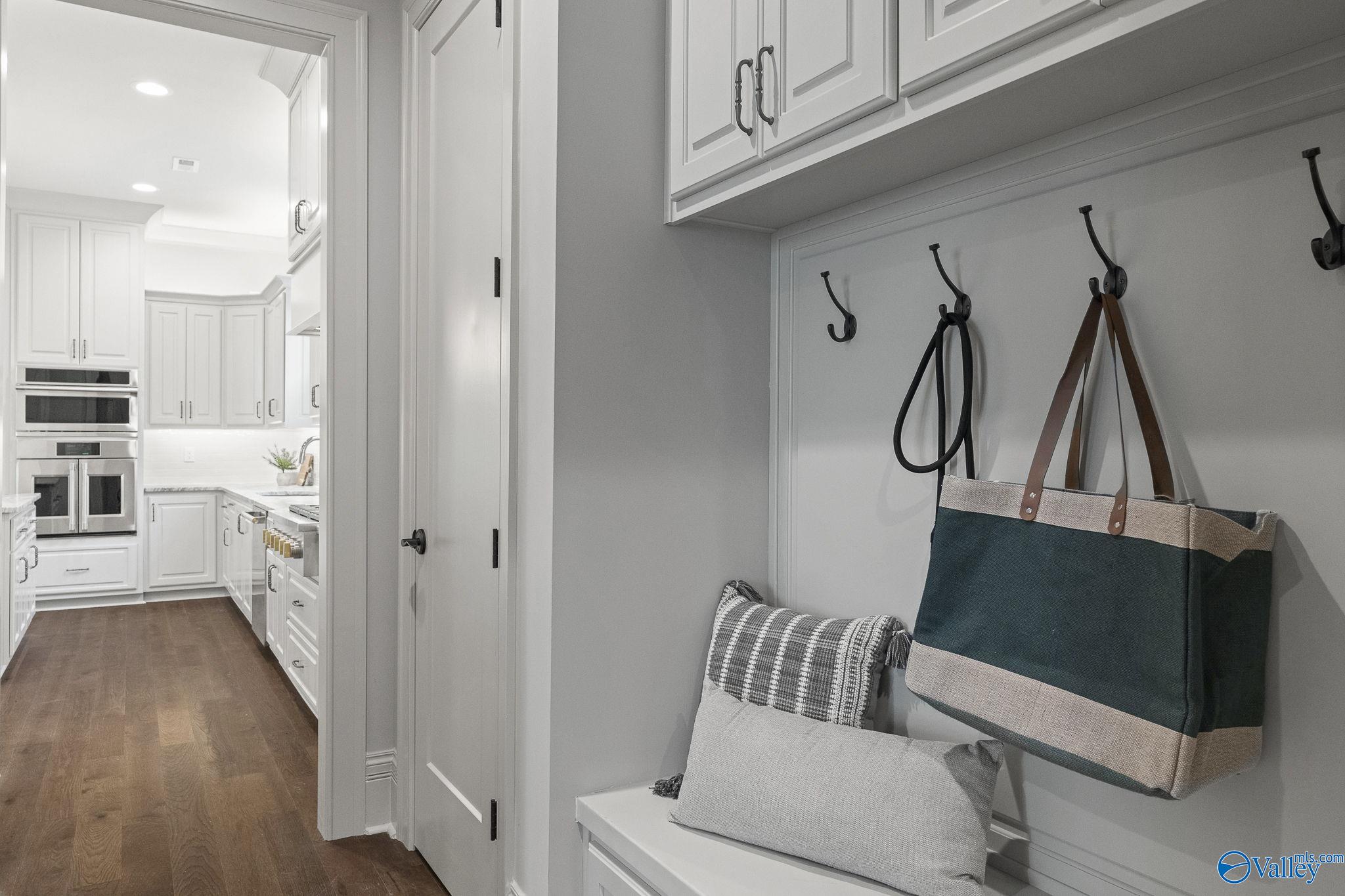 27 Lendon Main Street