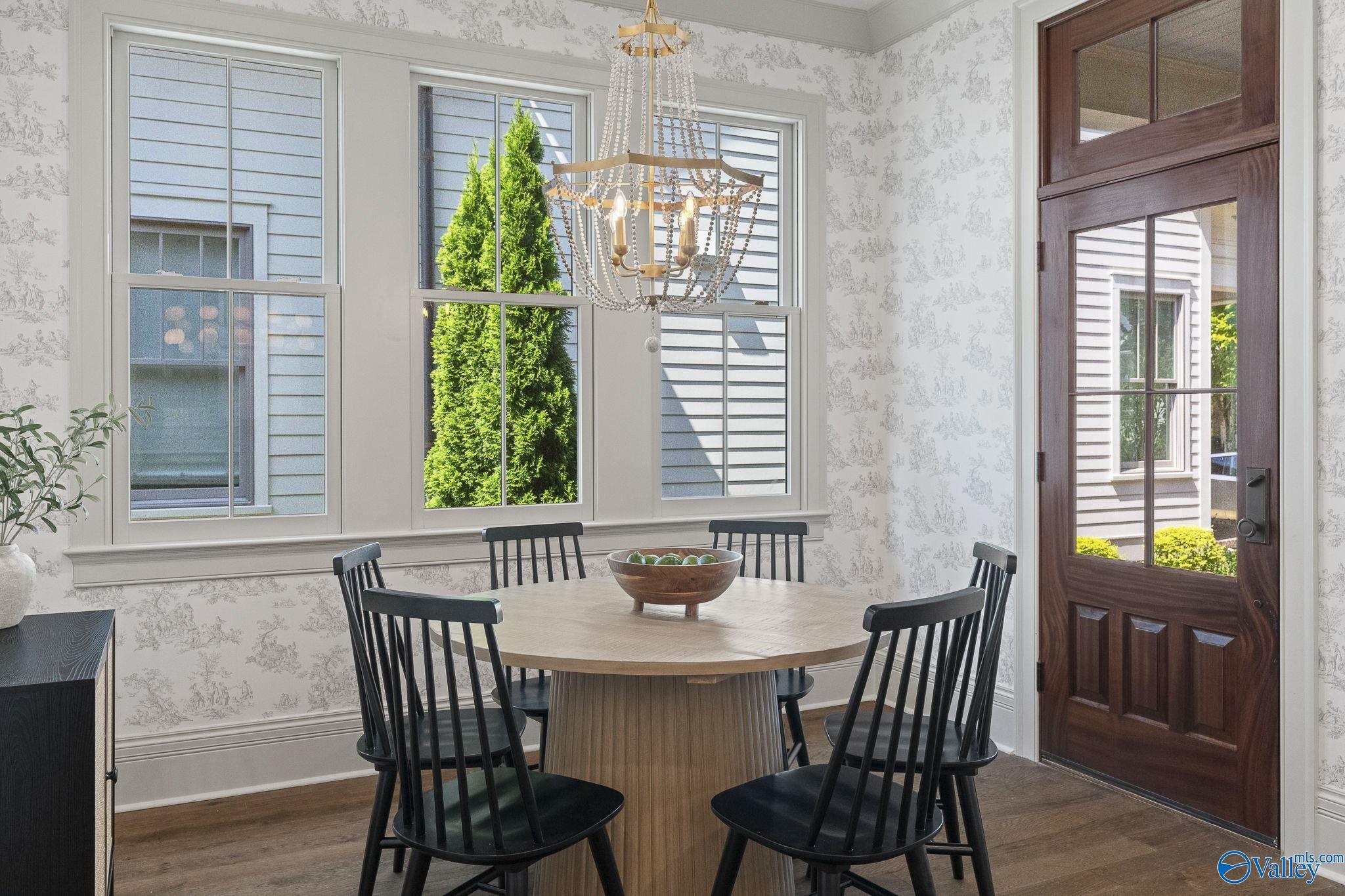 27 Lendon Main Street