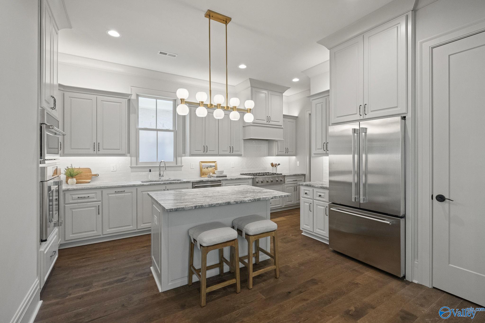 27 Lendon Main Street