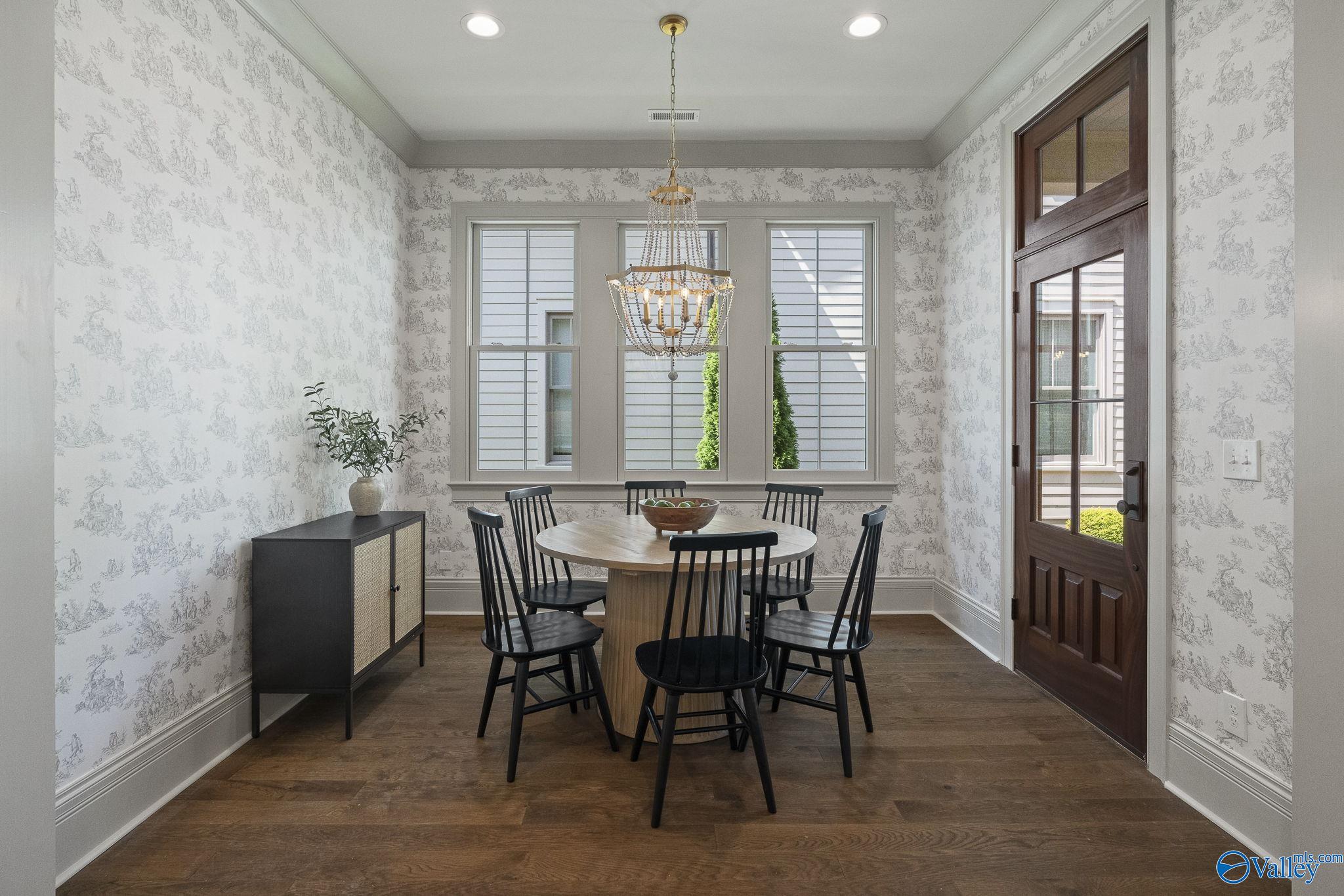 27 Lendon Main Street