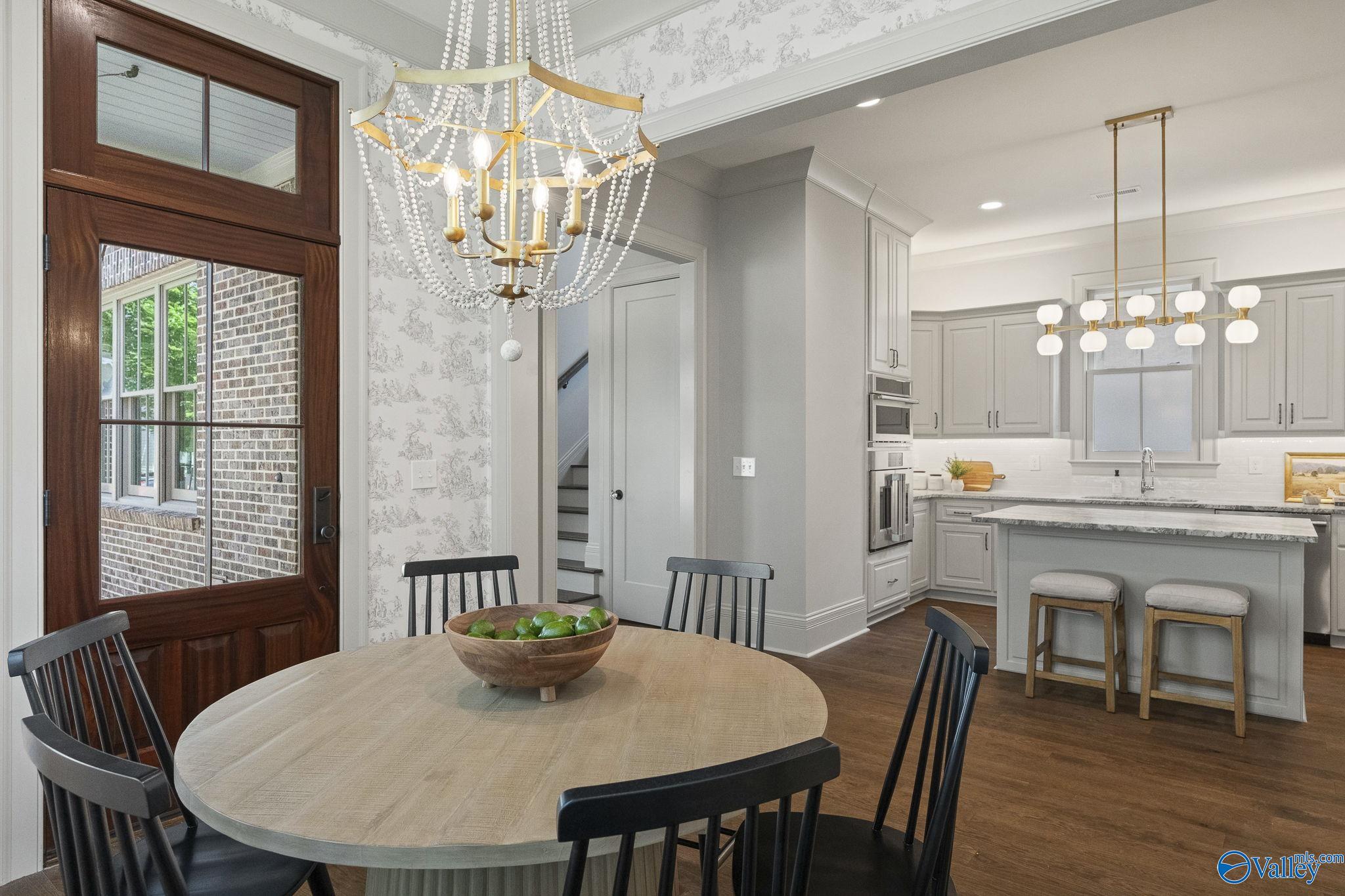 27 Lendon Main Street