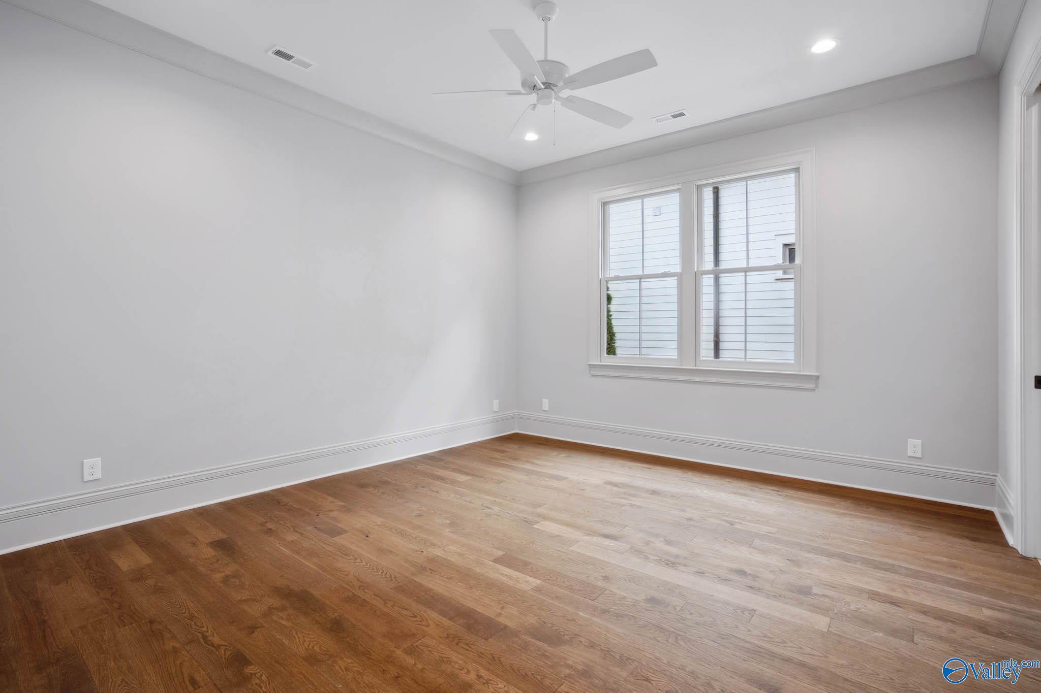 27 Lendon Main Street