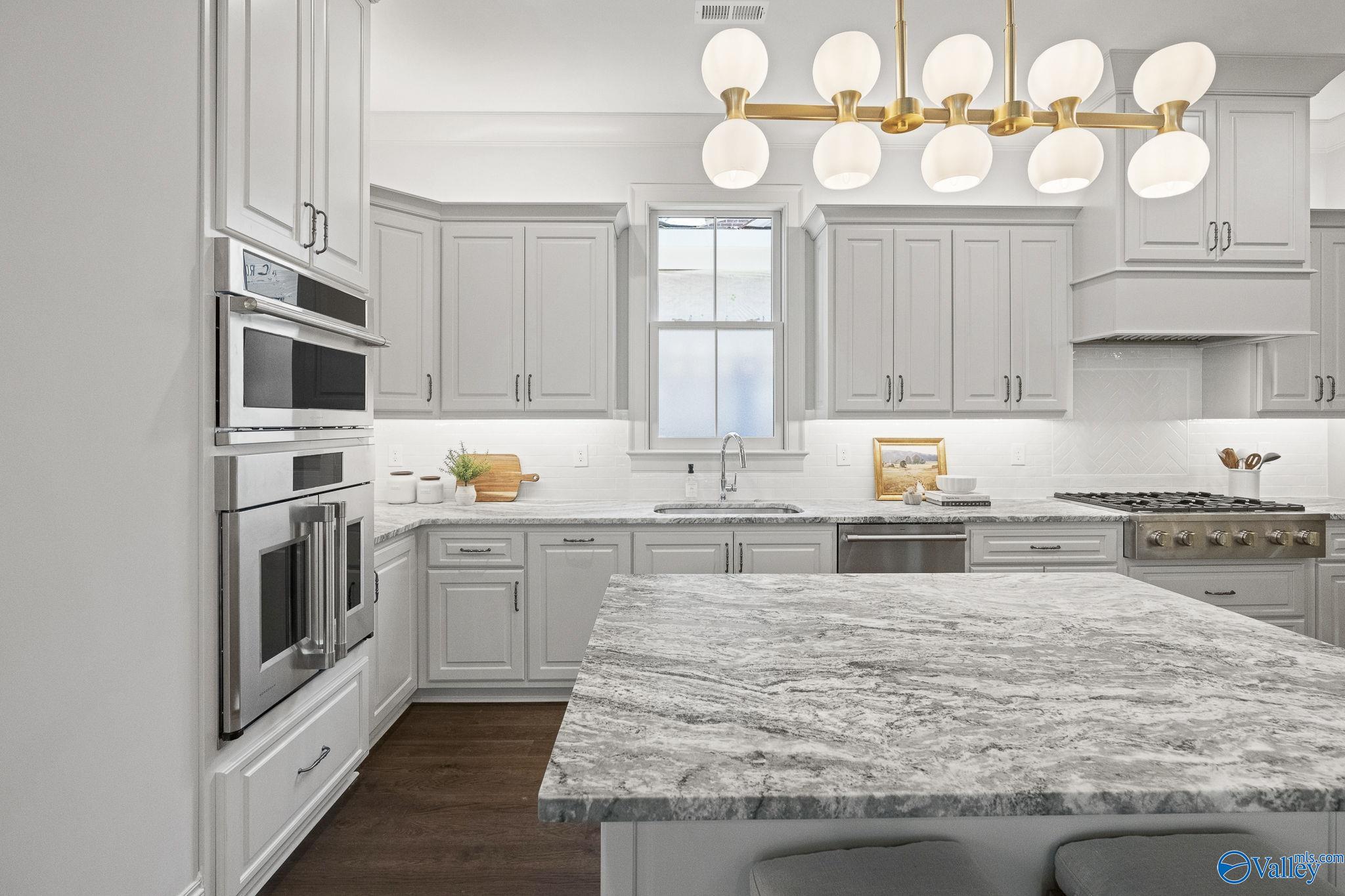 27 Lendon Main Street