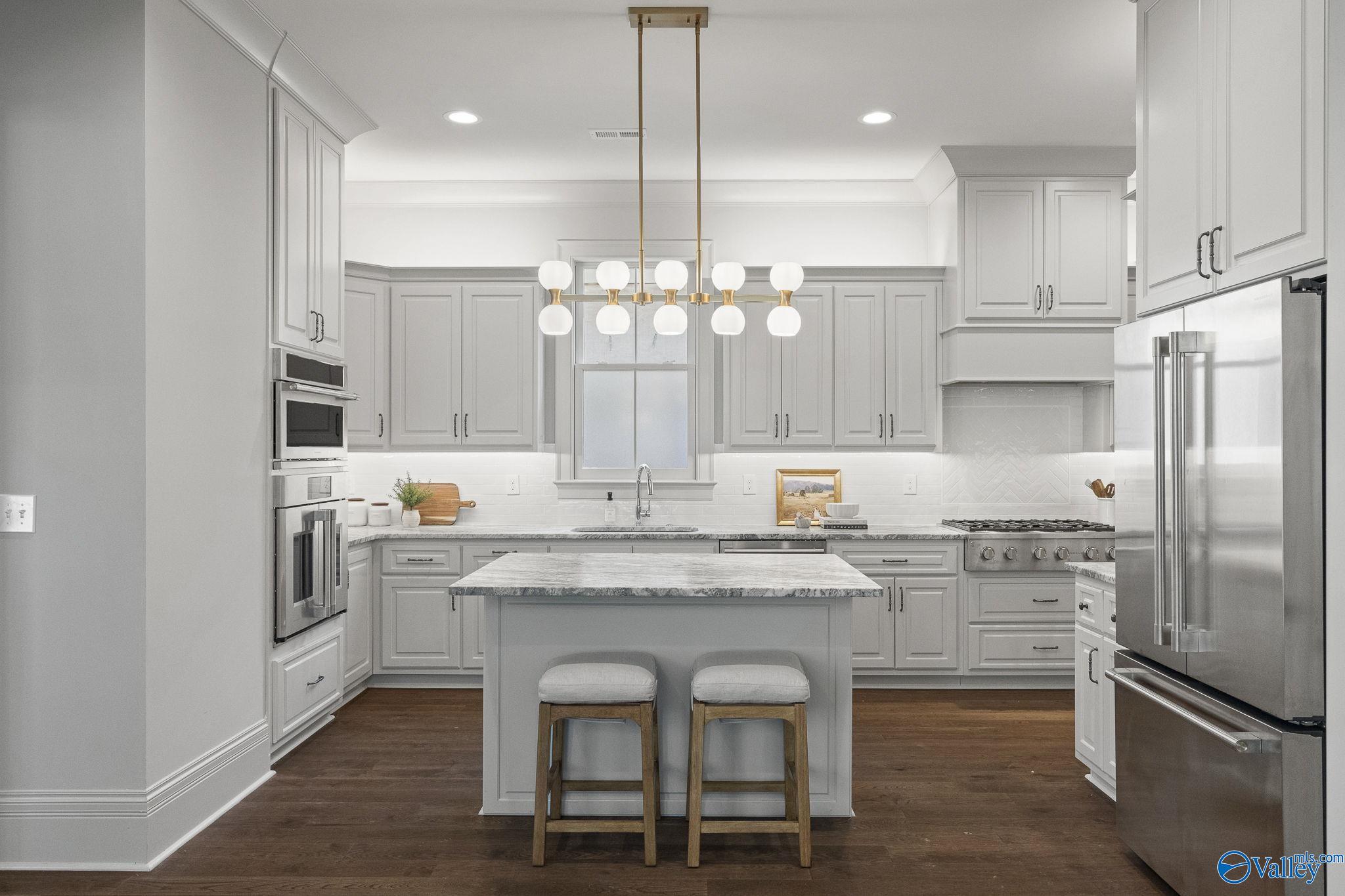 27 Lendon Main Street