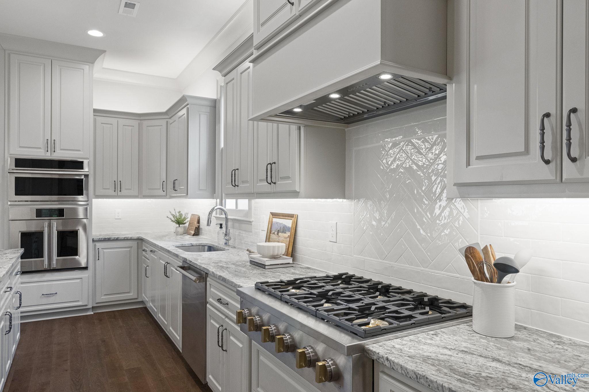 27 Lendon Main Street