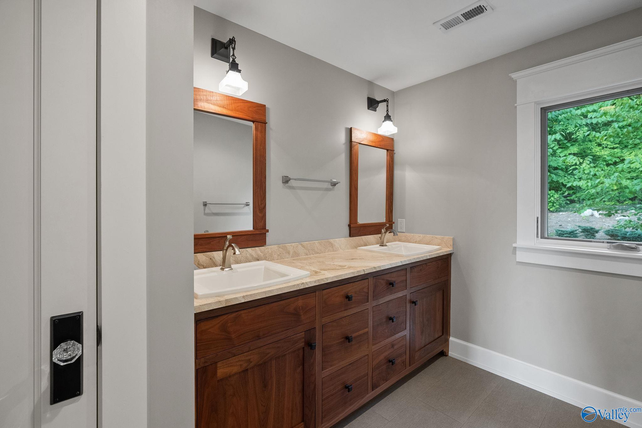 2201 Lytle Street SE