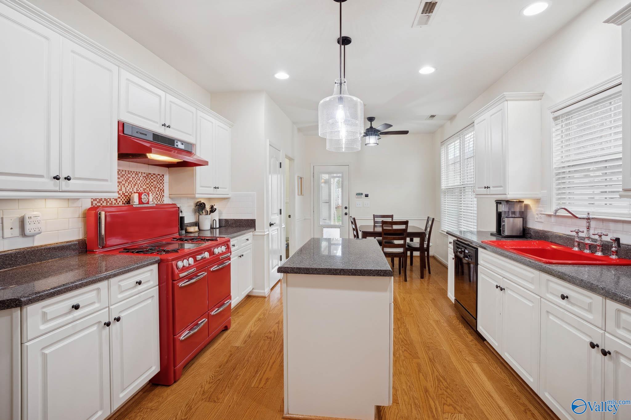 314 Acorn Grove Lane SW