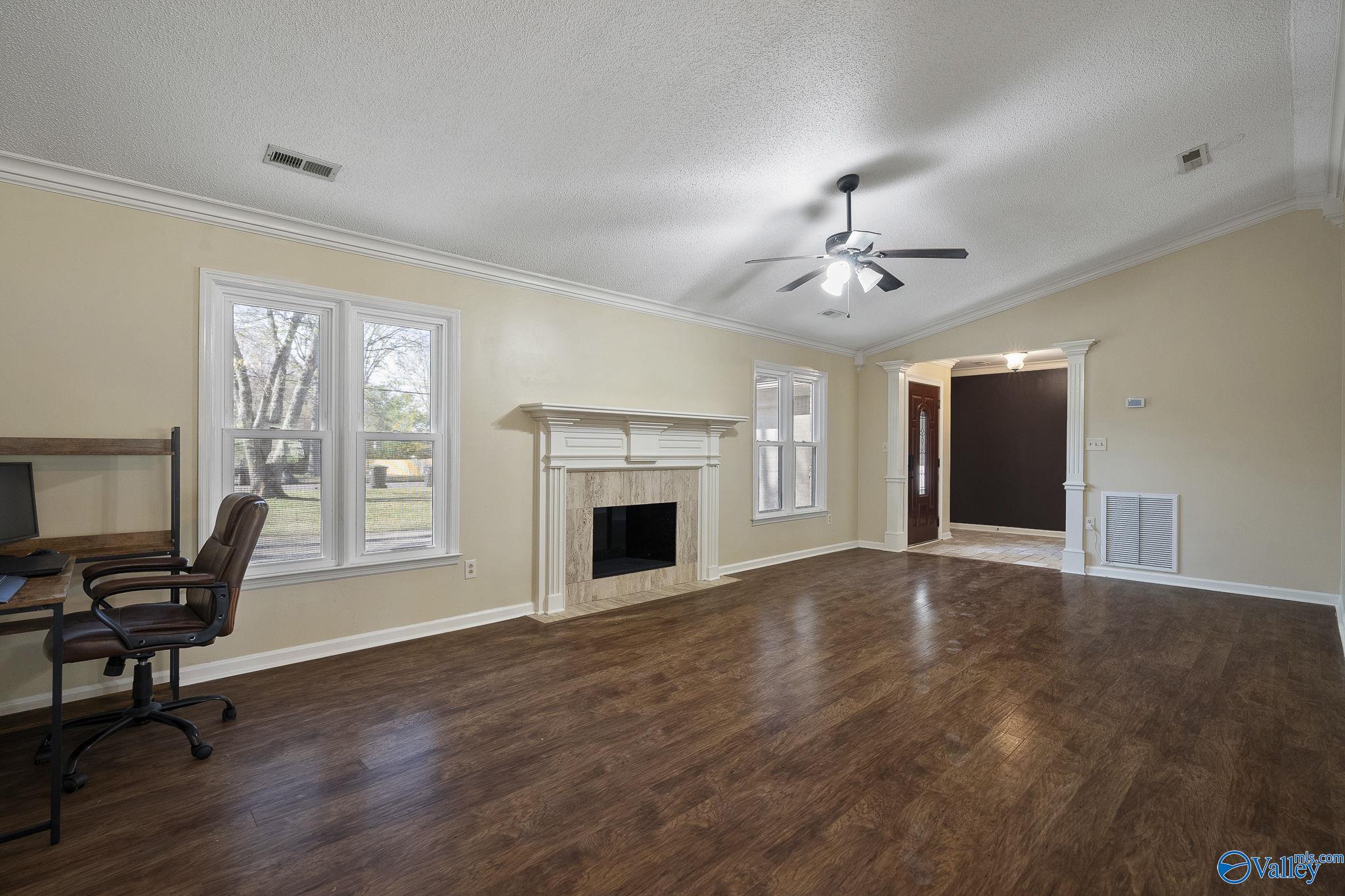 110 Leathertree Lane