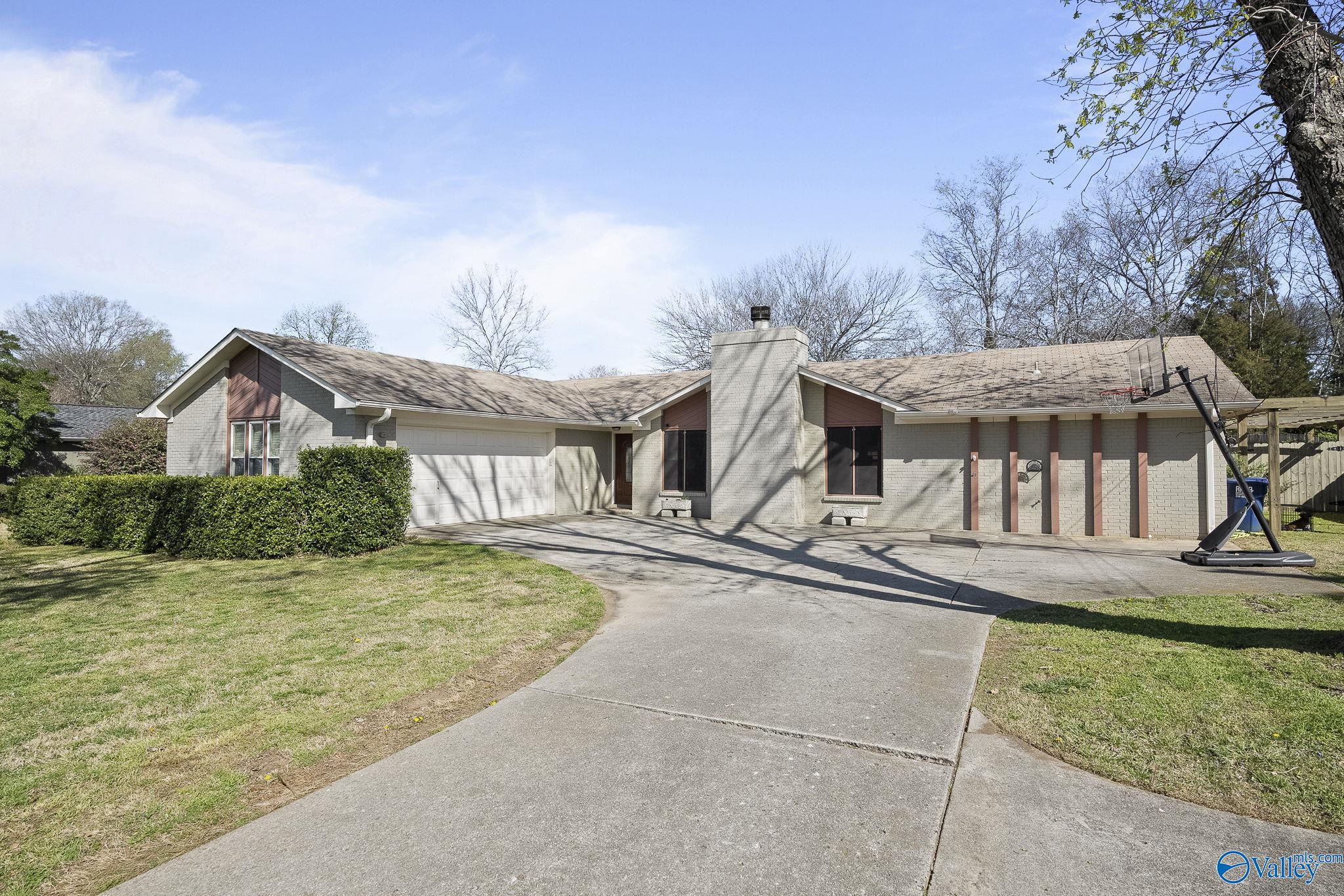 110 Leathertree Lane