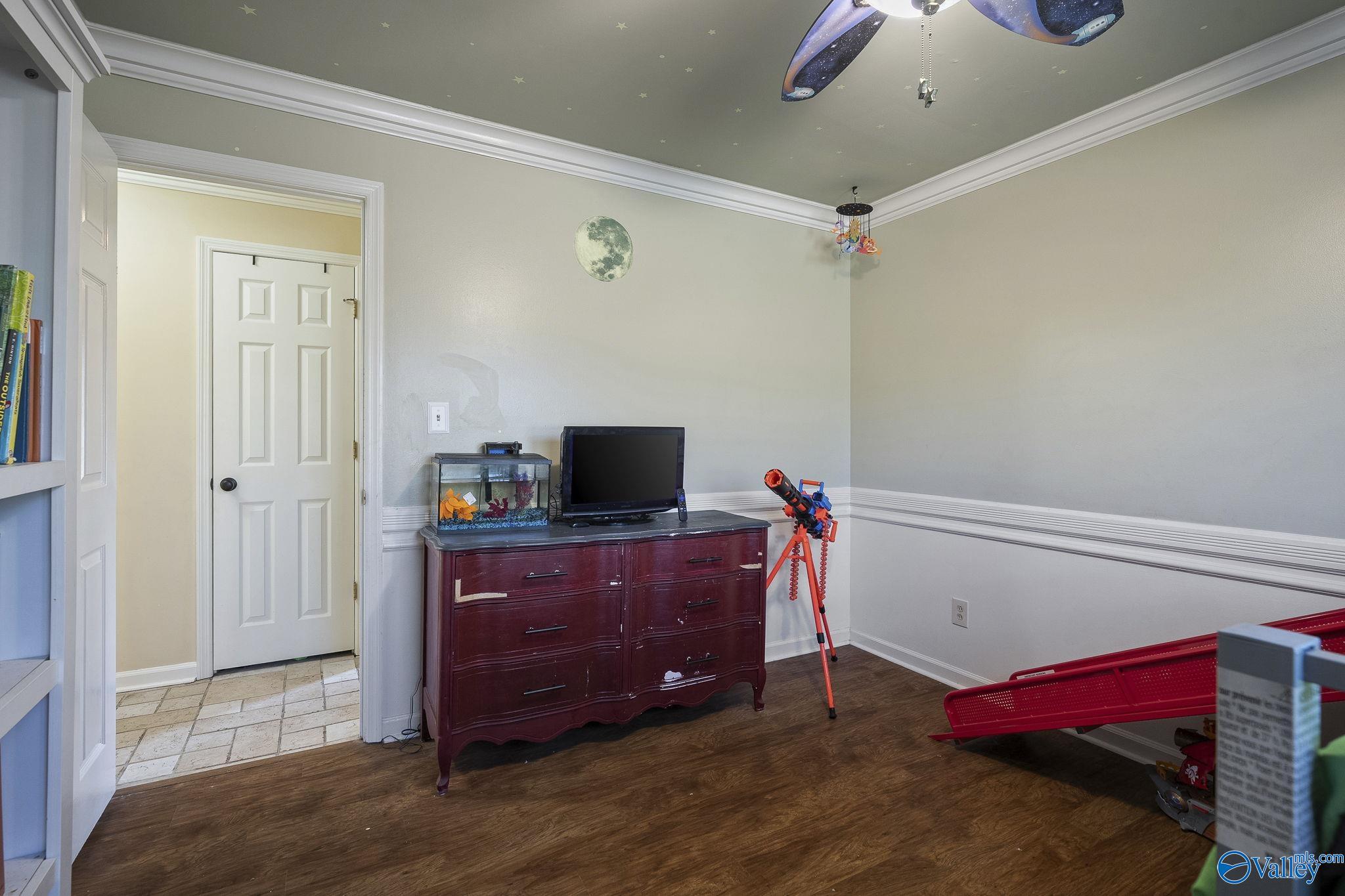 110 Leathertree Lane