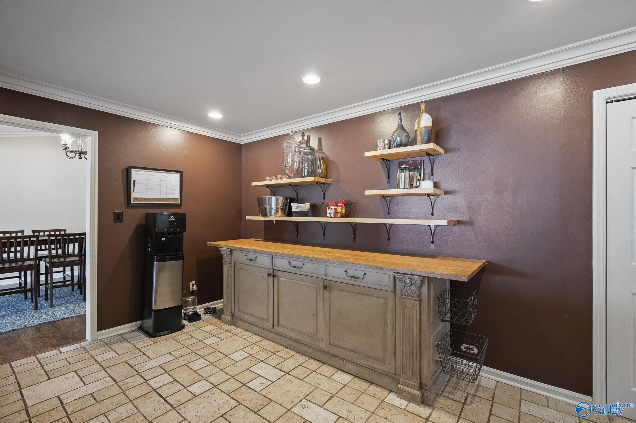 110 Leathertree Lane