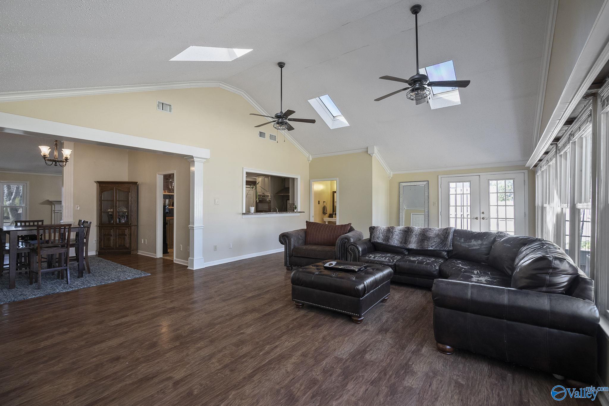 110 Leathertree Lane