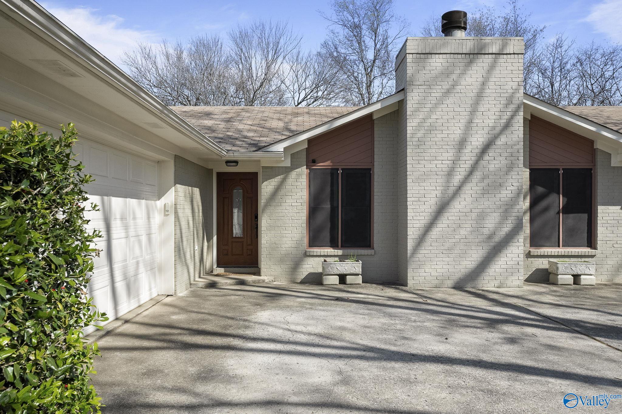 110 Leathertree Lane