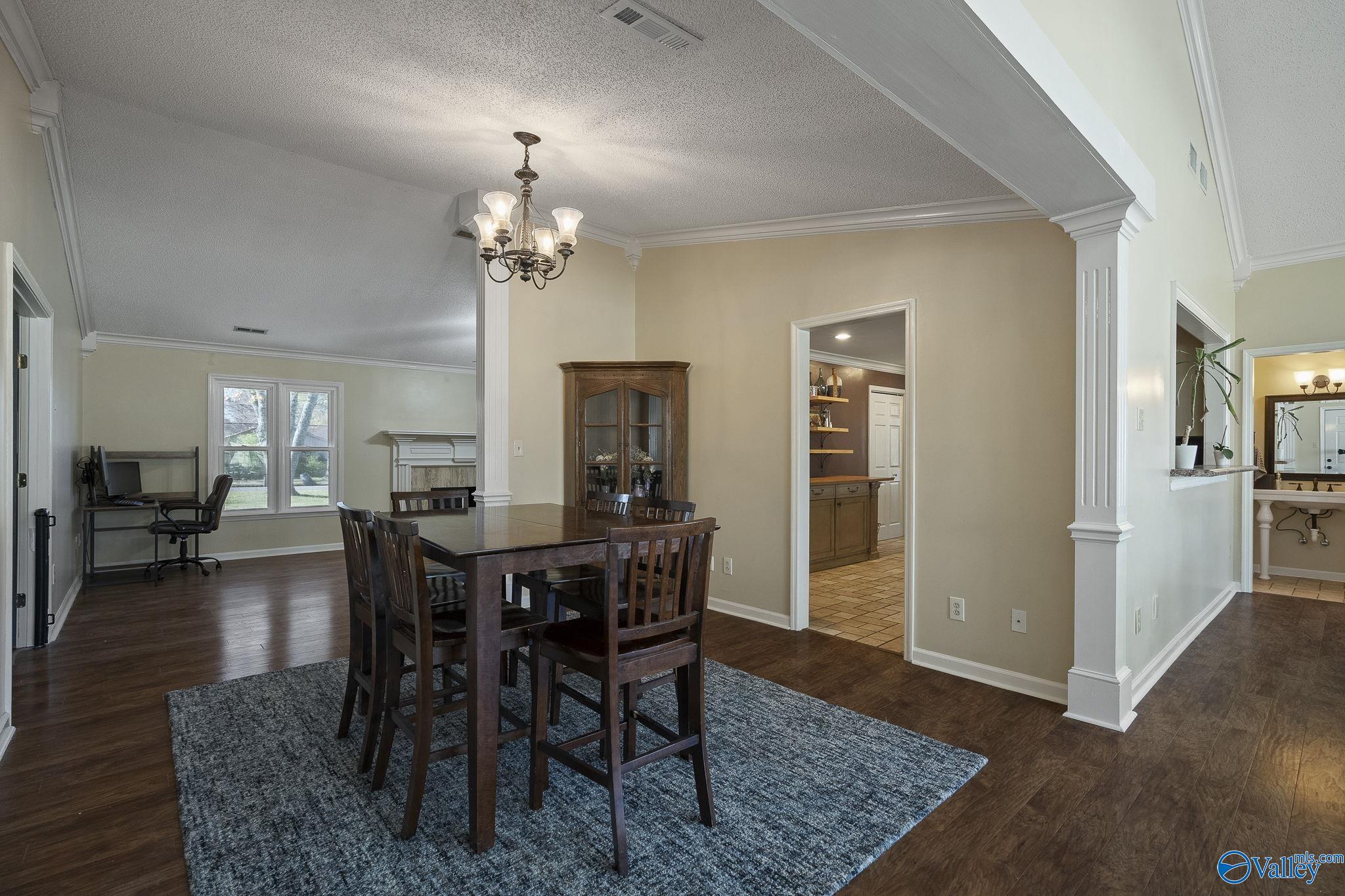 110 Leathertree Lane