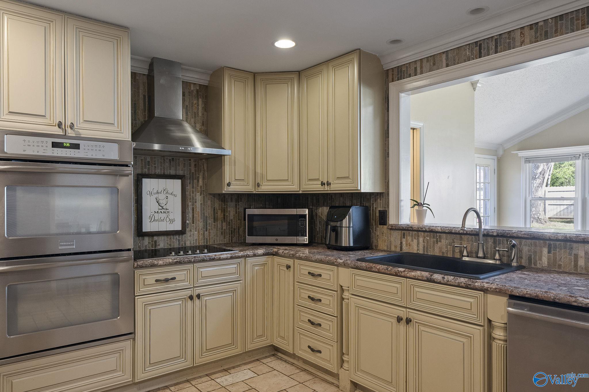 110 Leathertree Lane