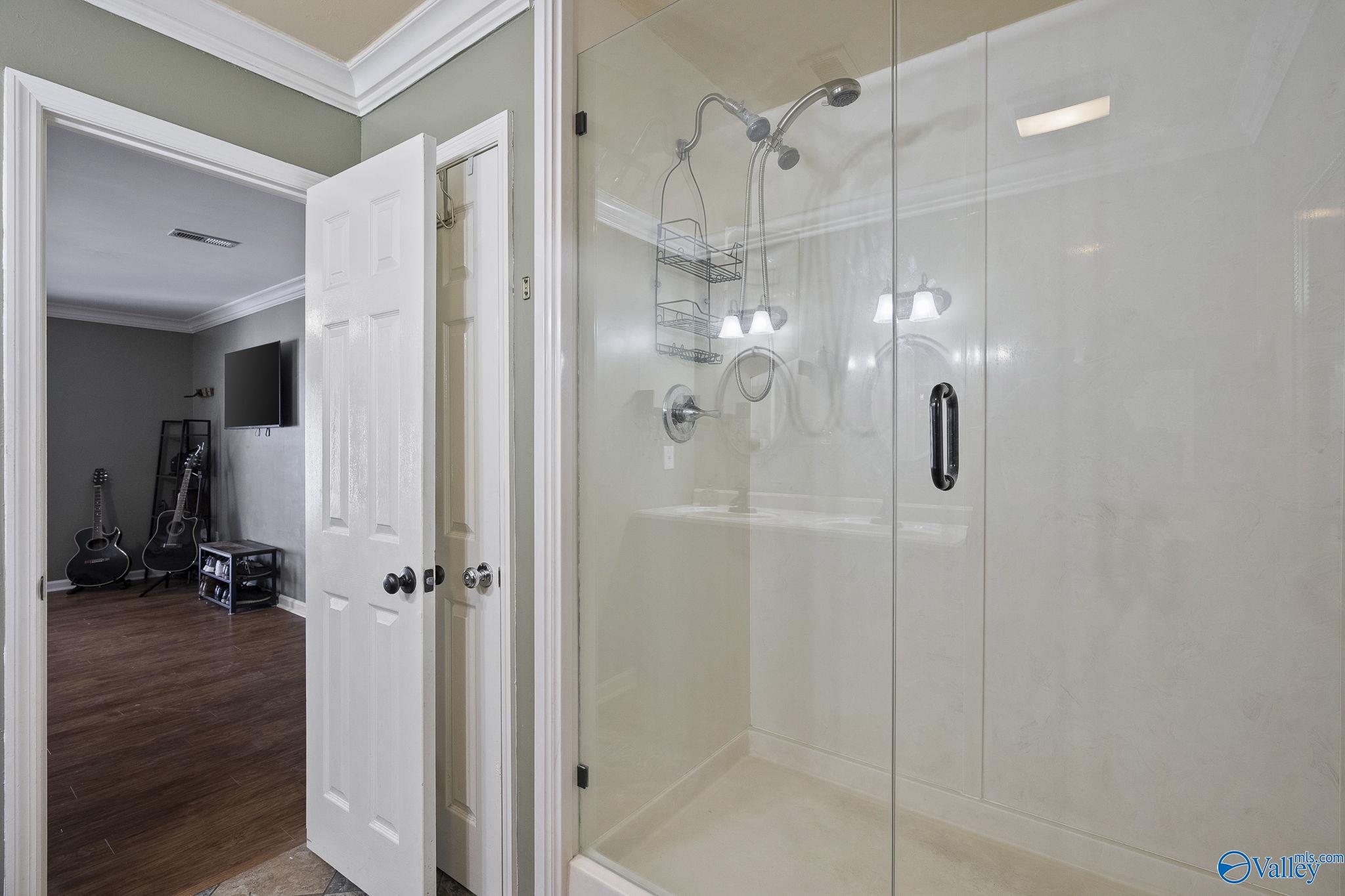 110 Leathertree Lane