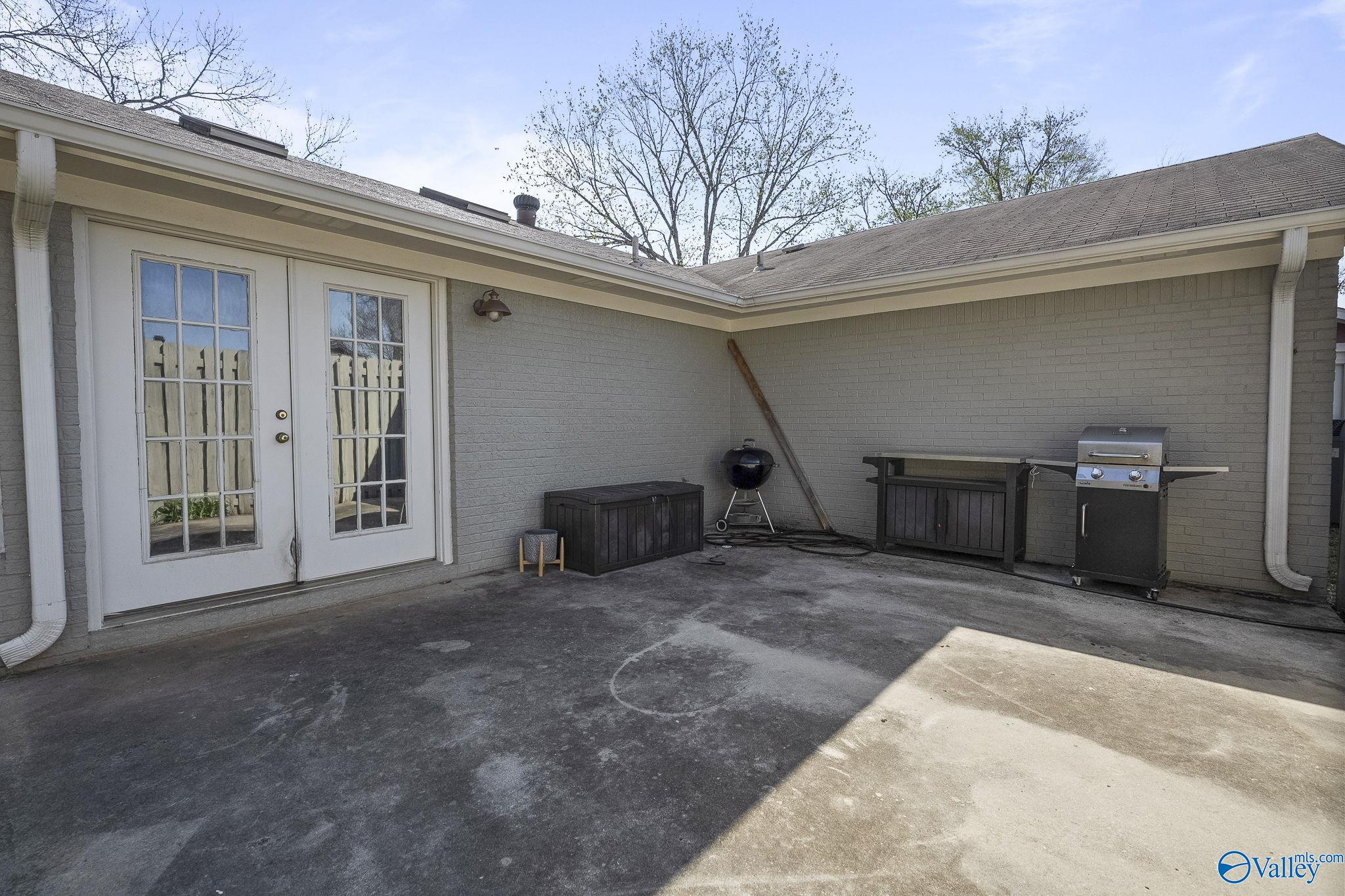 110 Leathertree Lane