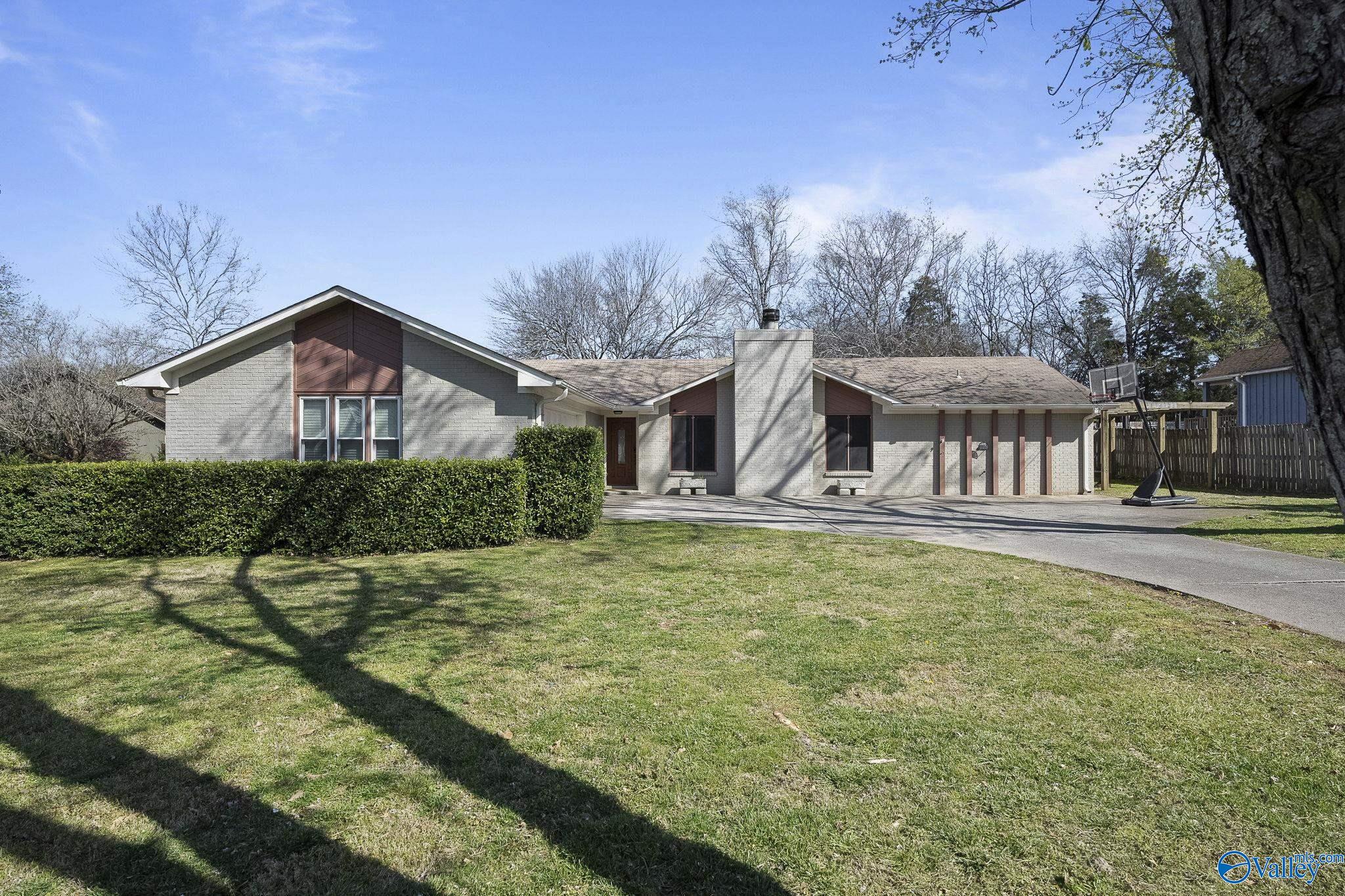 110 Leathertree Lane